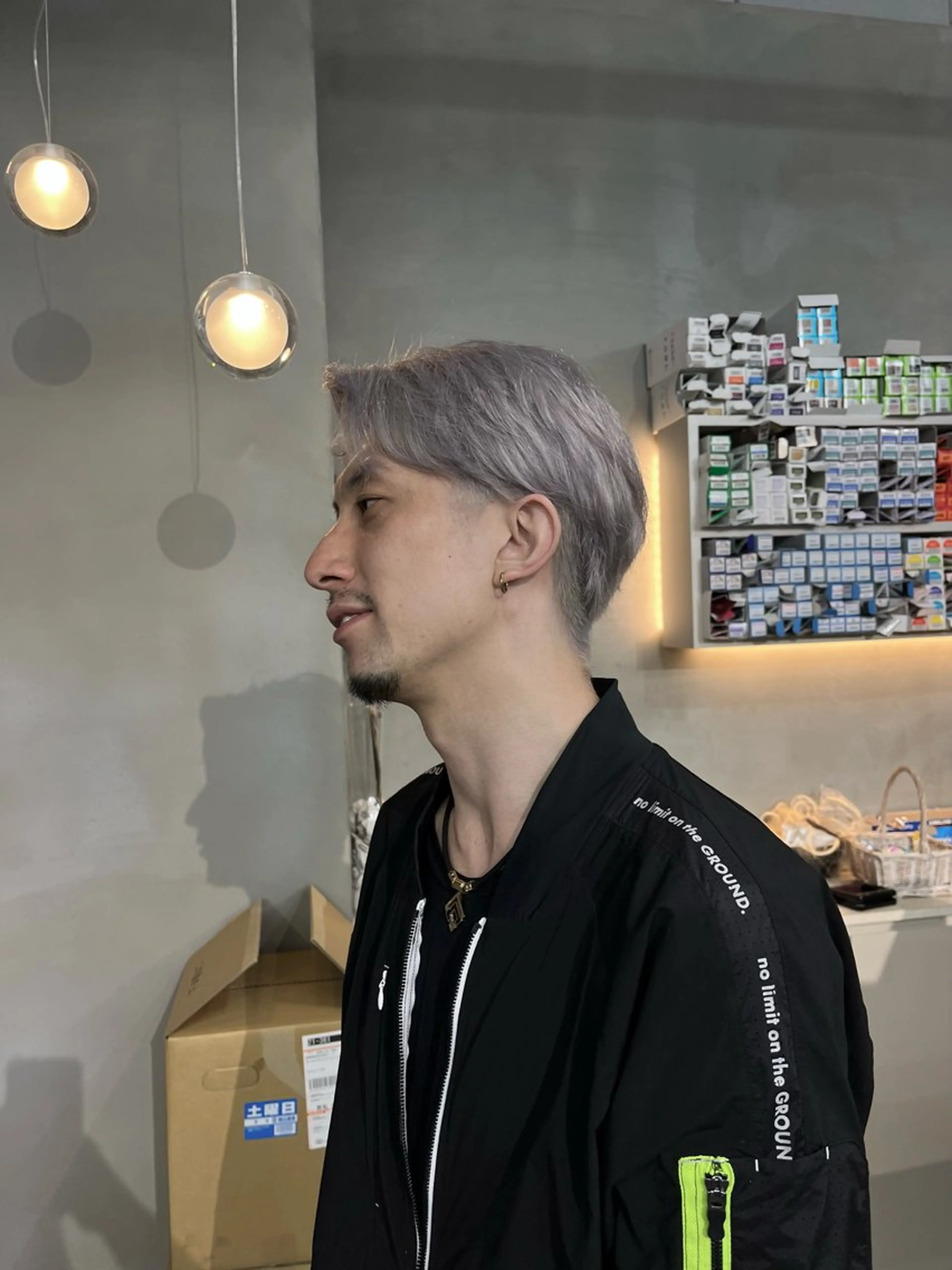 ショート カラー メンズ シルバー qulim所属・櫻井 はるなのヘアスタイル