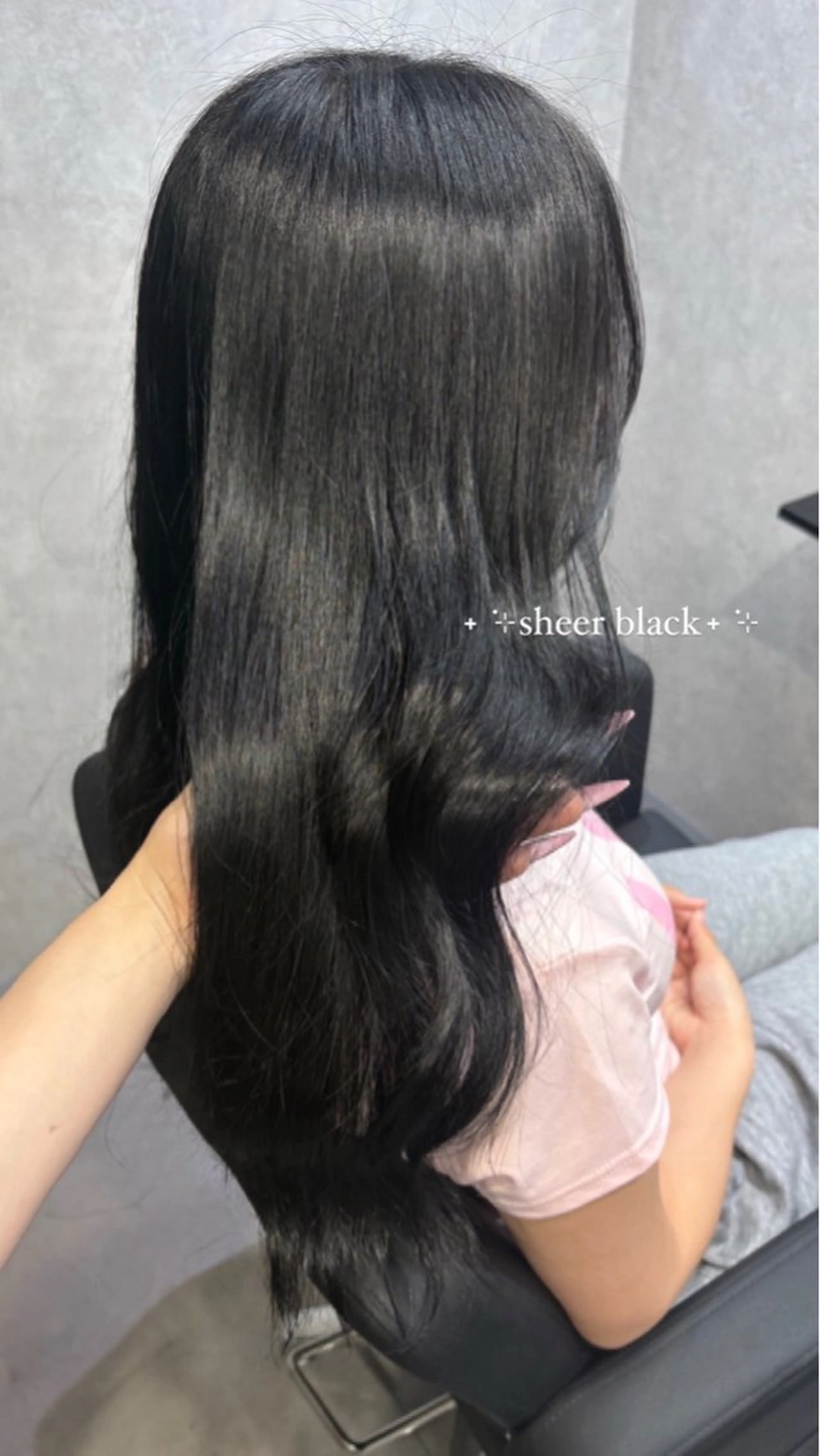 ロング カラー 乾 友梨香のヘアスタイル