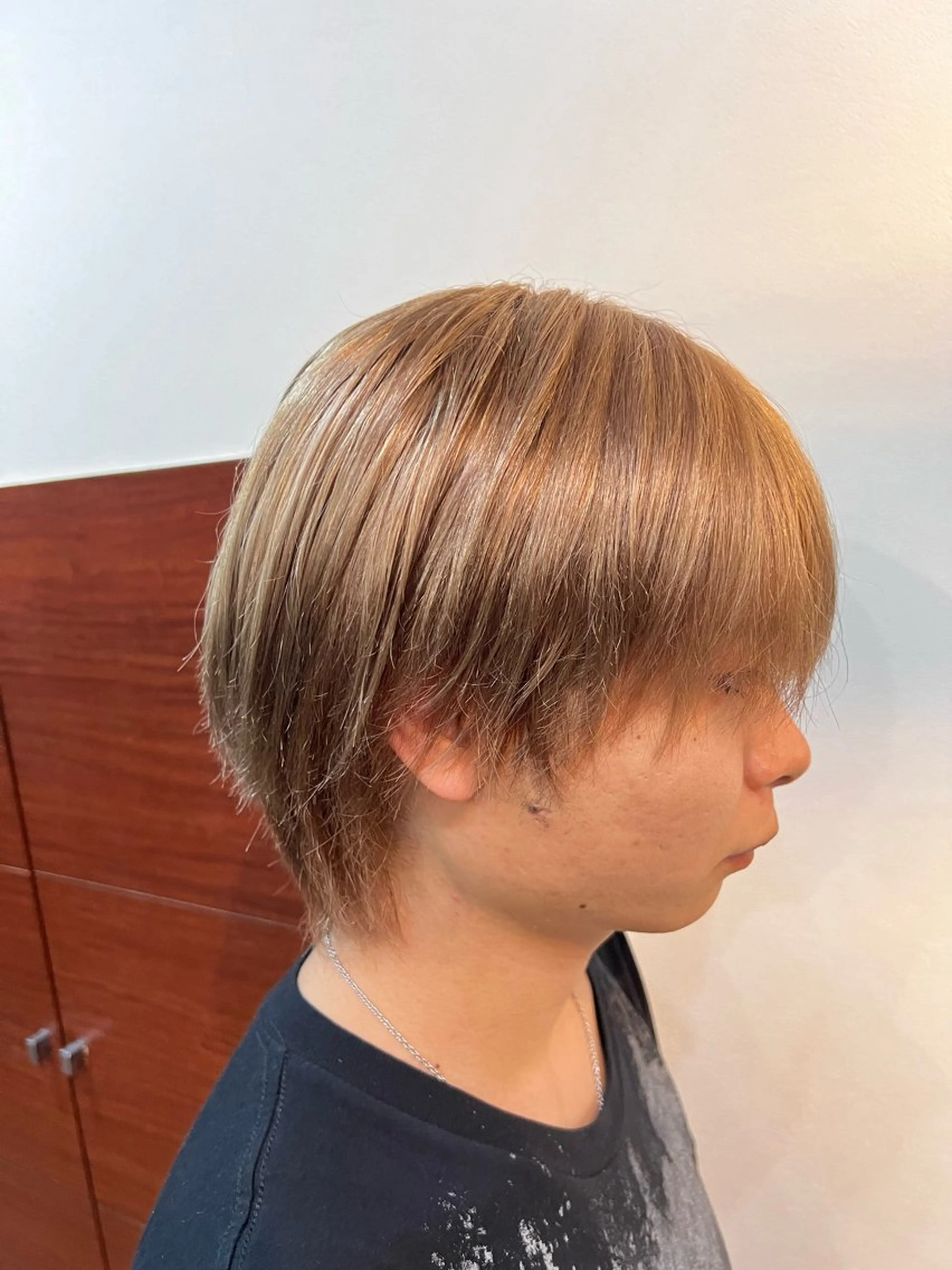 カラー メンズ メンズハイトーン ベージュカラー ハイトーンカラー ミルクティーベージュ ヘアカラー Tocolaso松戸店所属・いさく ひでみつのヘアスタイル