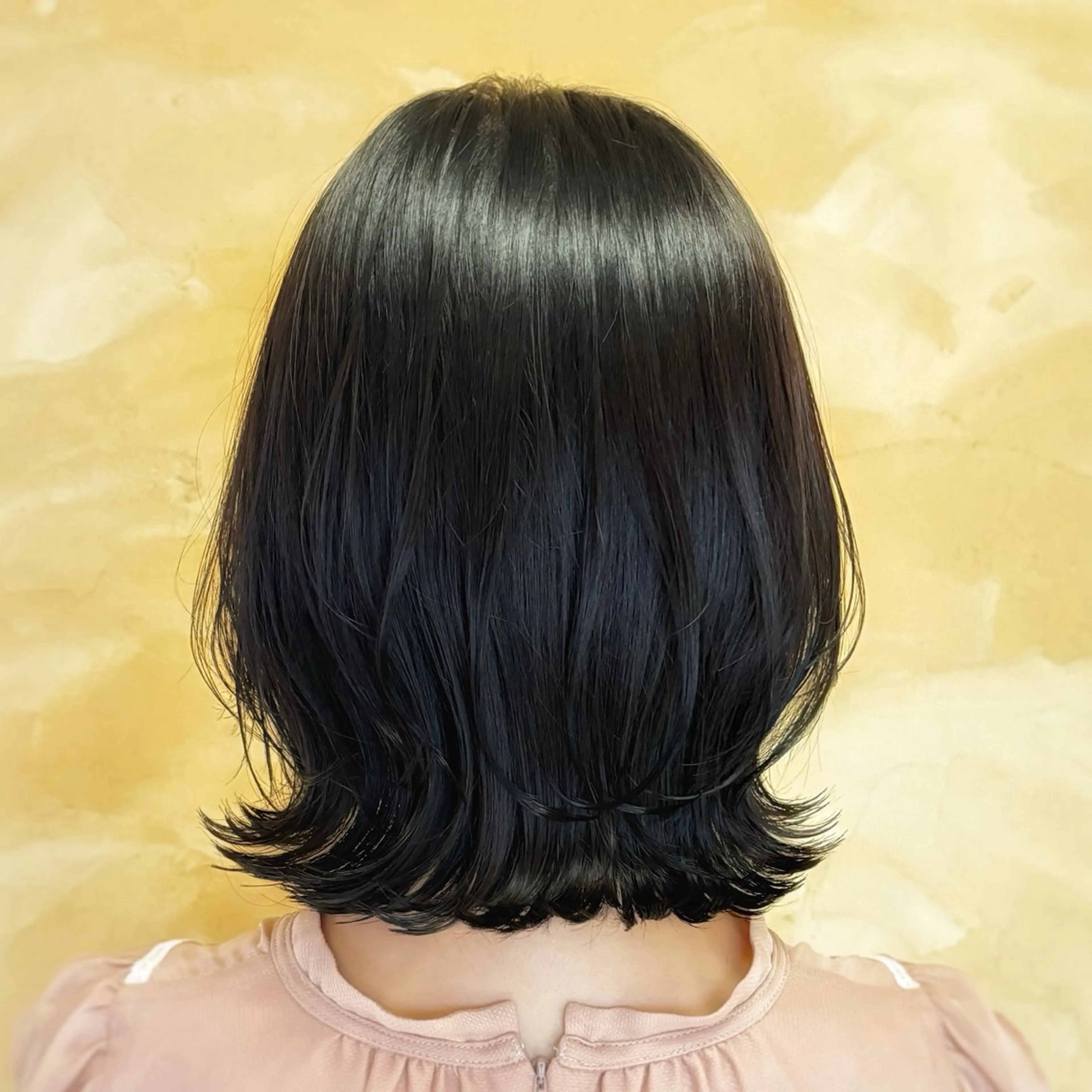 ミディアム ボブレイヤー ボブ レイヤーカット 縮毛矯正 ブリーチなしベージュ 特化 松村 茶屋町のヘアスタイル