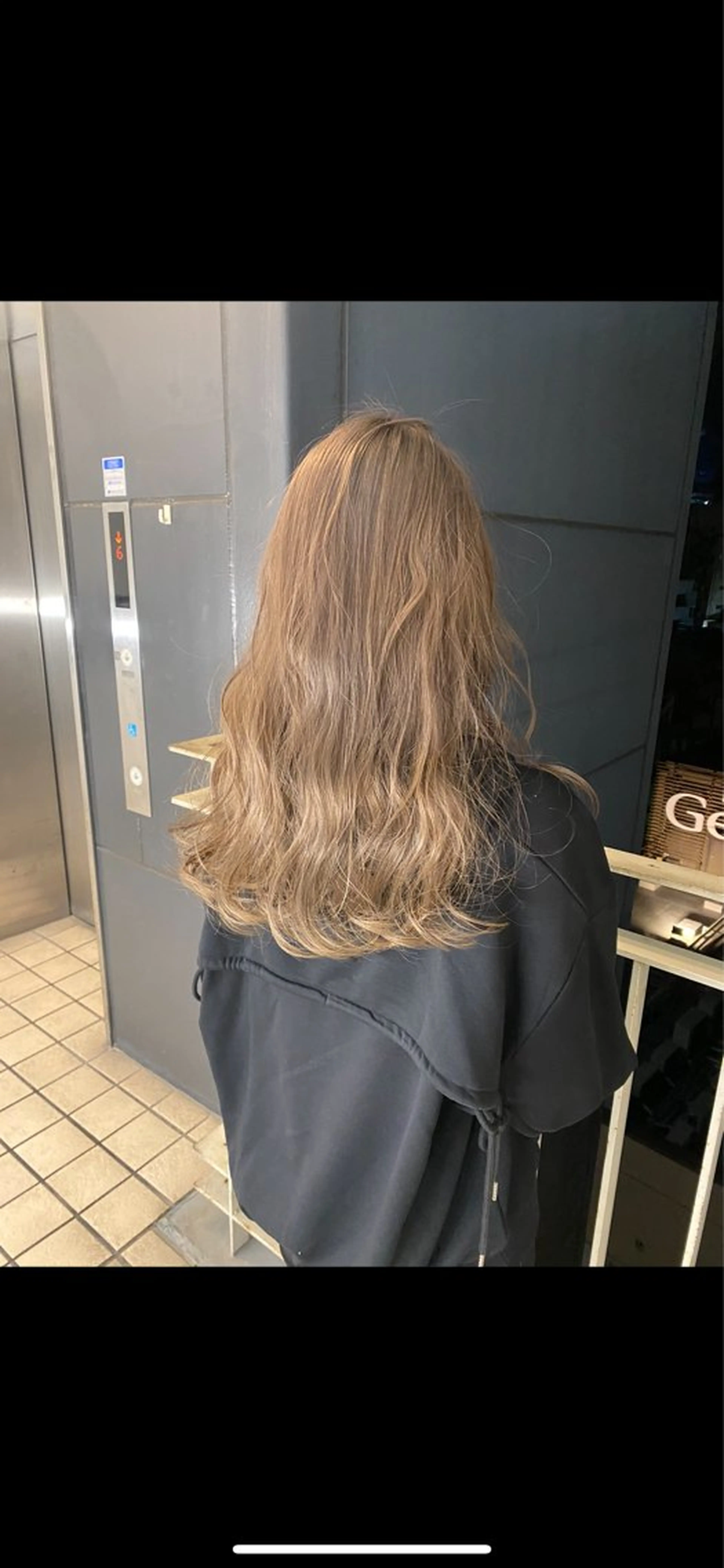 ロング カラー ベージュカラー ブリーチ ハイトーンカラー ミルクティーベージュ ヘアカラー 艶 透け感カラー 似合わせ 齊木 勇人のヘアスタイル