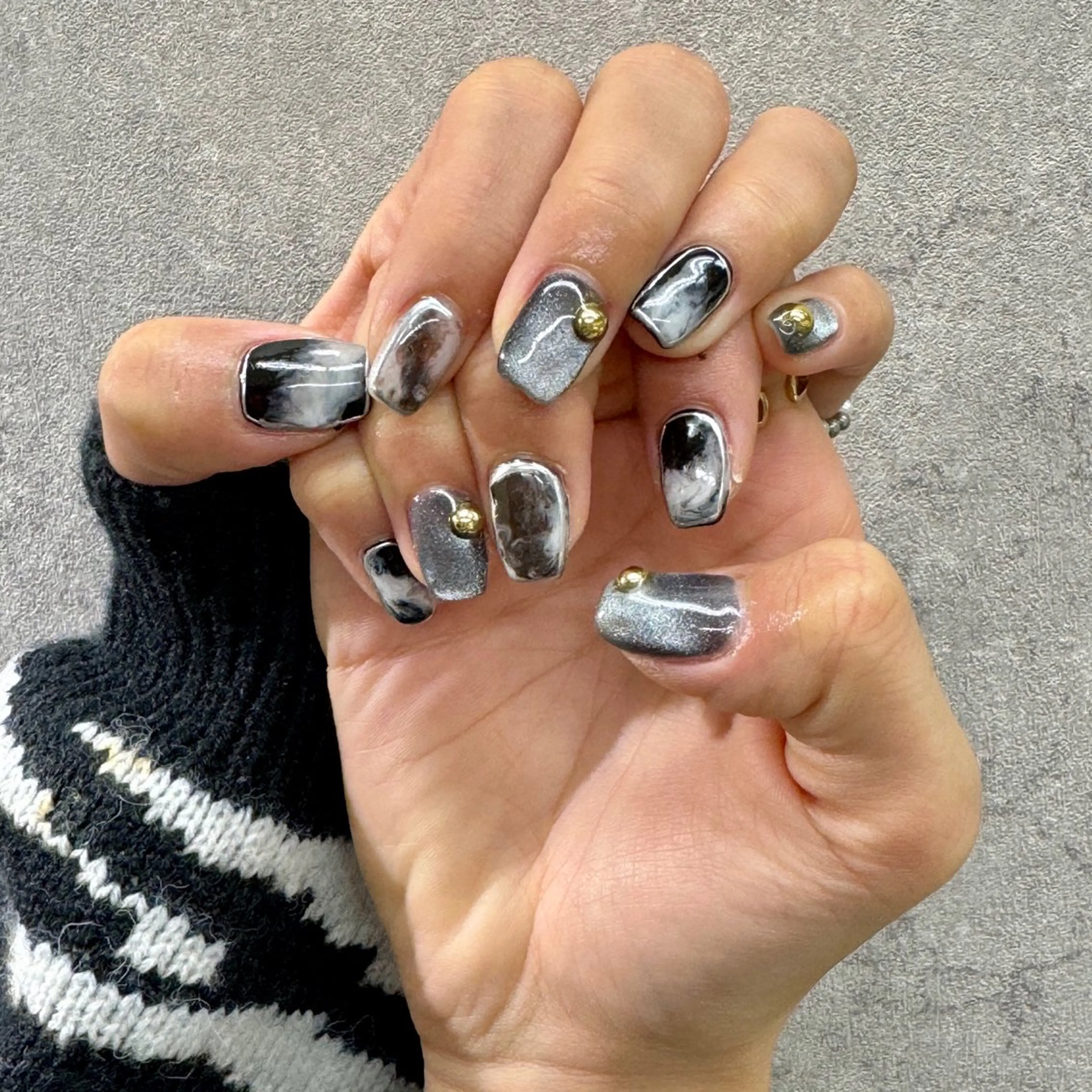 ネイル アートネイル べっ甲ネイル ジェルネイル グリーン ハート nailstudio eviz新宿店のネイルデザイン