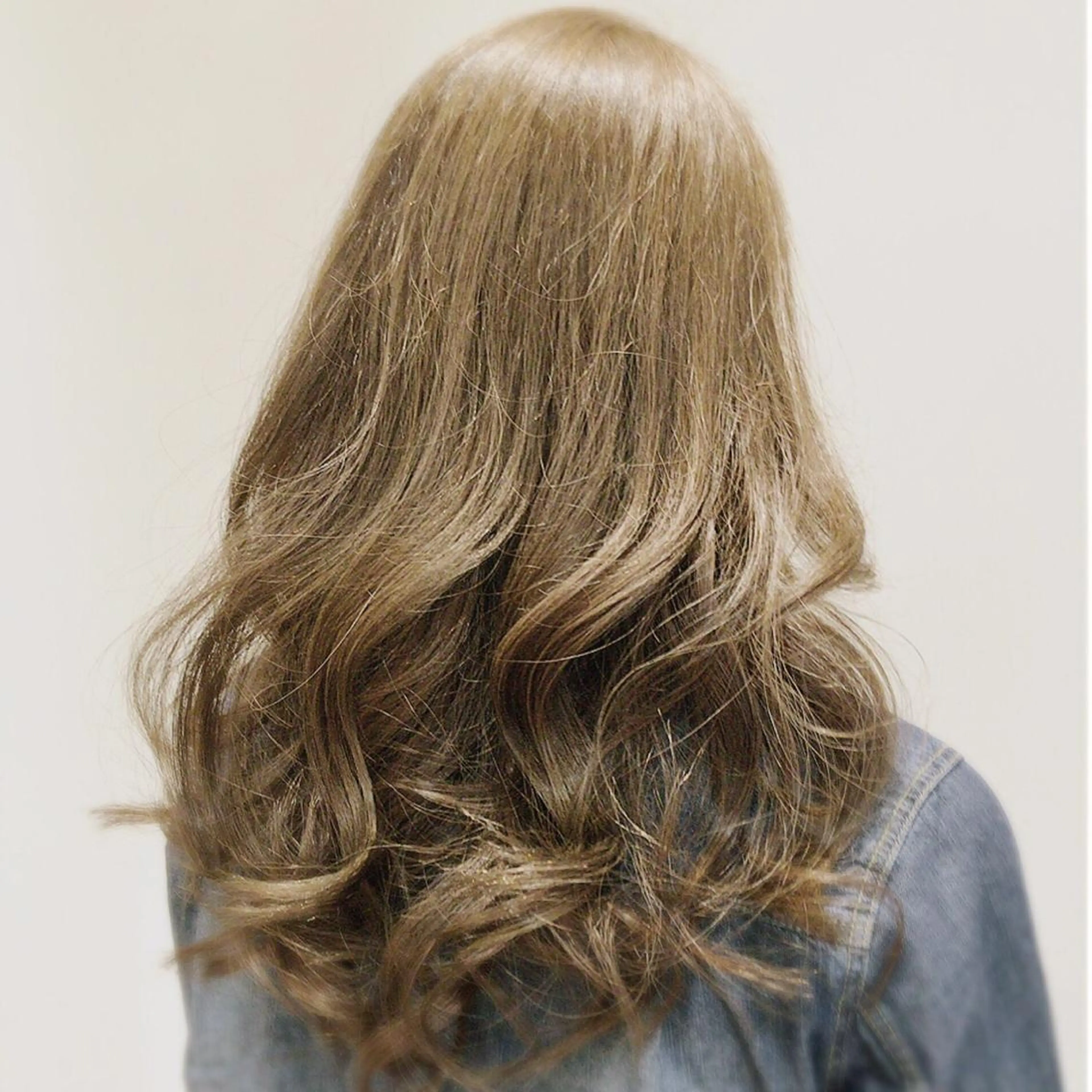 ロング カラー ベージュカラー フォギーベージュ aroot 町田駅徒歩10秒のヘアスタイル