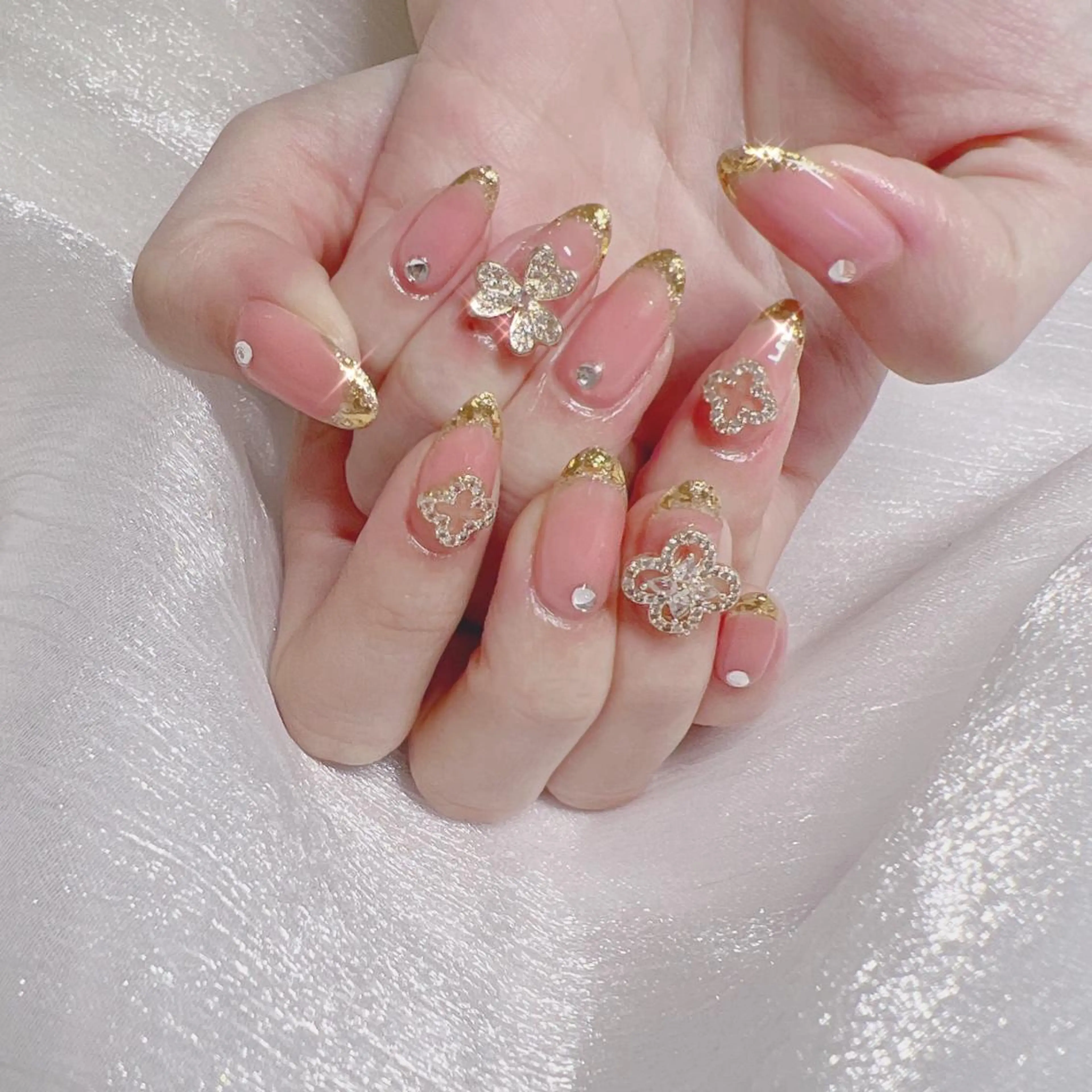 ネイル オーロラネイル フットネイル フレンチネイル ジェルネイル 韓国ネイル ハンドネイル ハンドケア 【ENサロン】 Rei🎀Nailのネイルデザイン