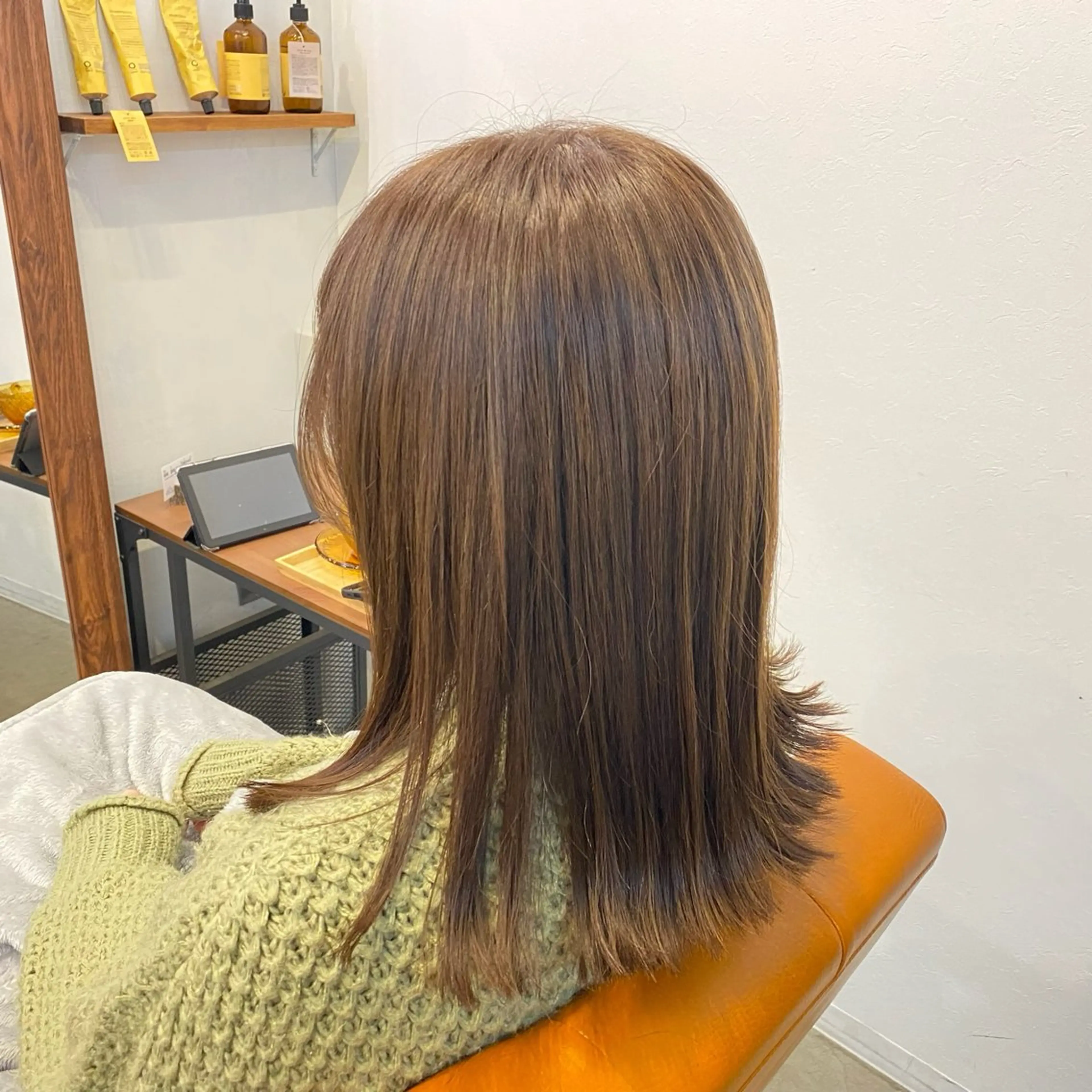 セミロング カラー カット ヘアカラー 'Inovel'所属・木宮 美緒のヘアスタイル