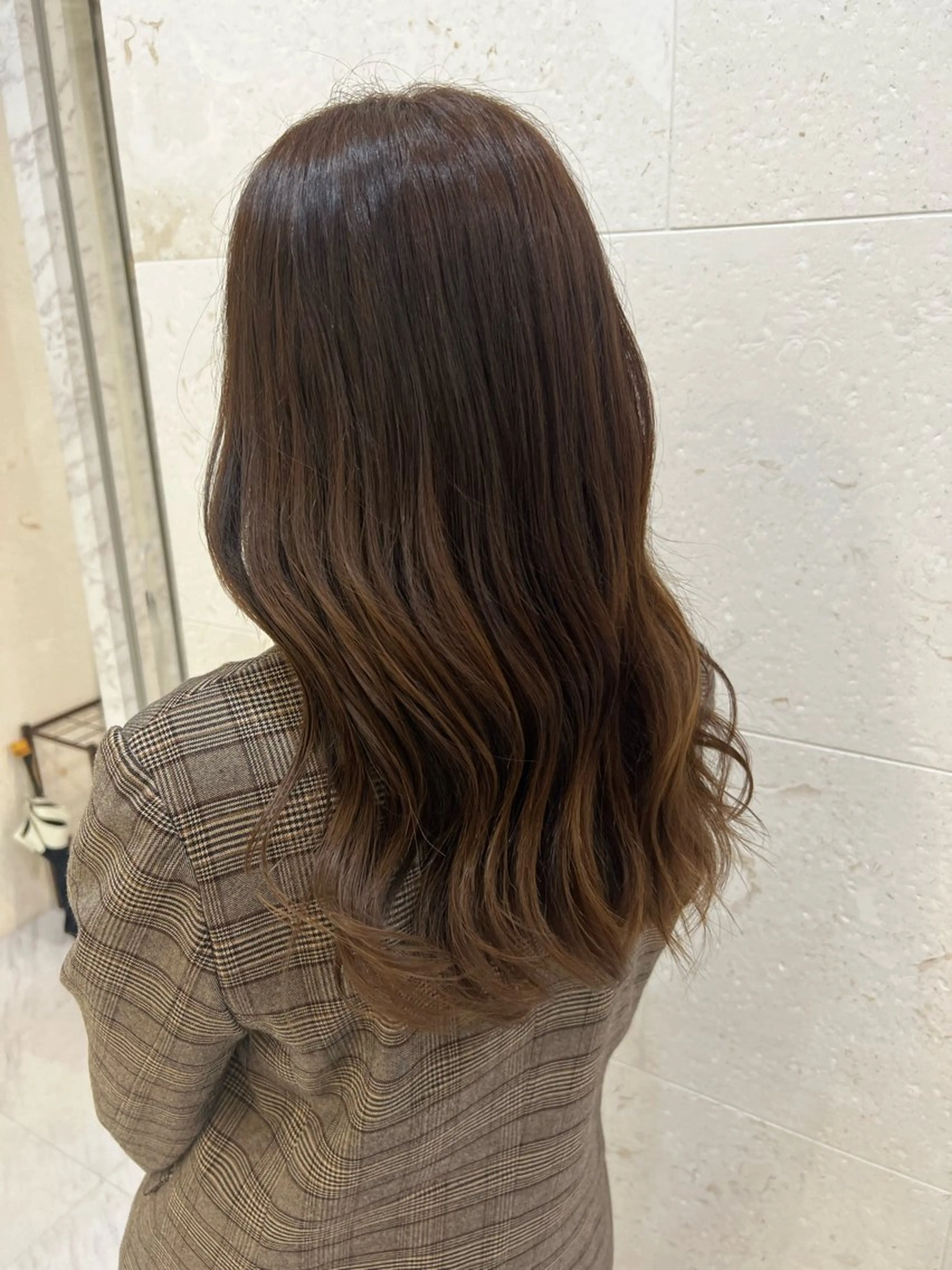 ロング カラー ブラウンカラー オリーブブラウン ヘアカラー 鈴木 愛華のヘアスタイル