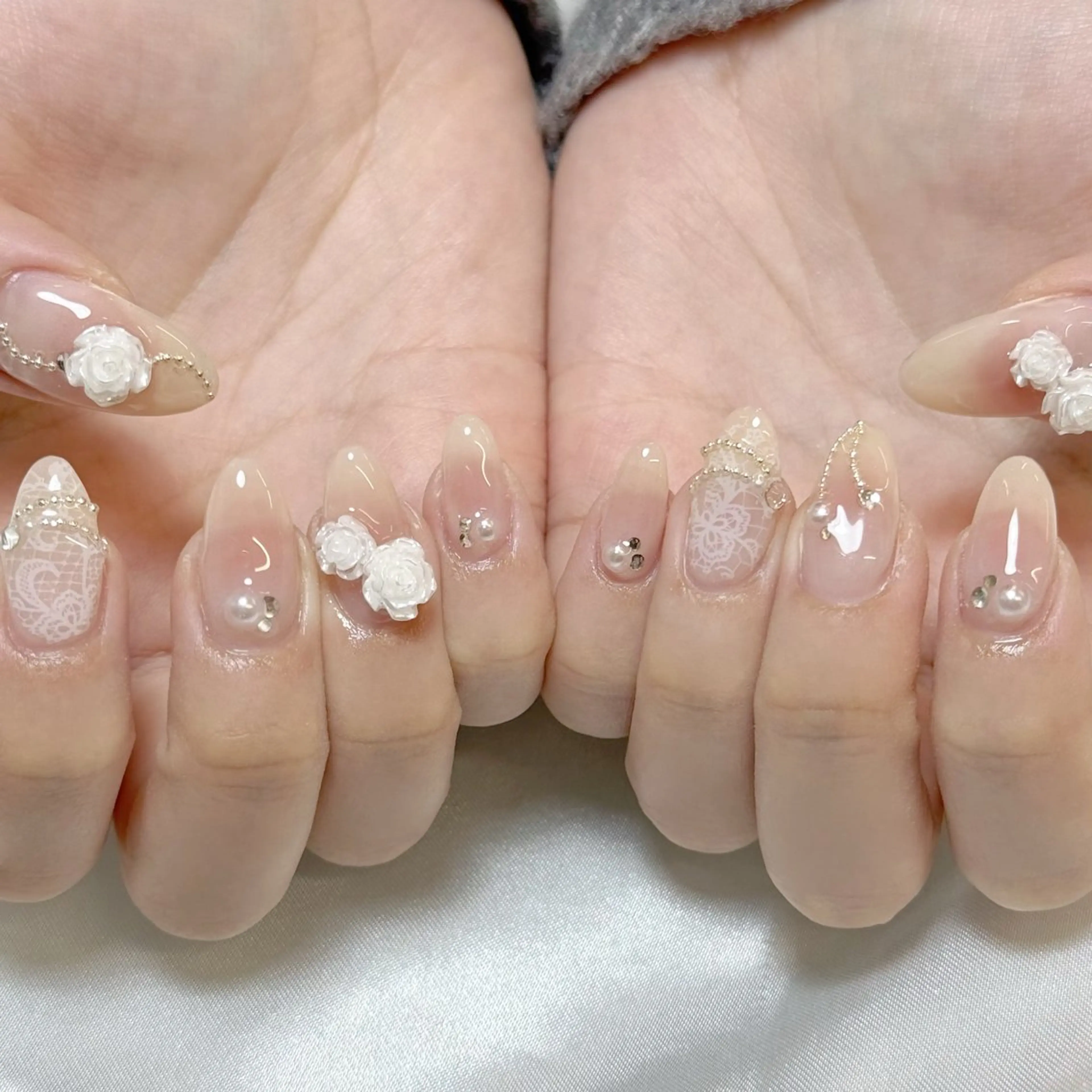 ネイル オーロラネイル ブルー フラッシュネイル フットネイル フレンチネイル ハンドネイル fein. miku🎀🍼のネイルデザイン