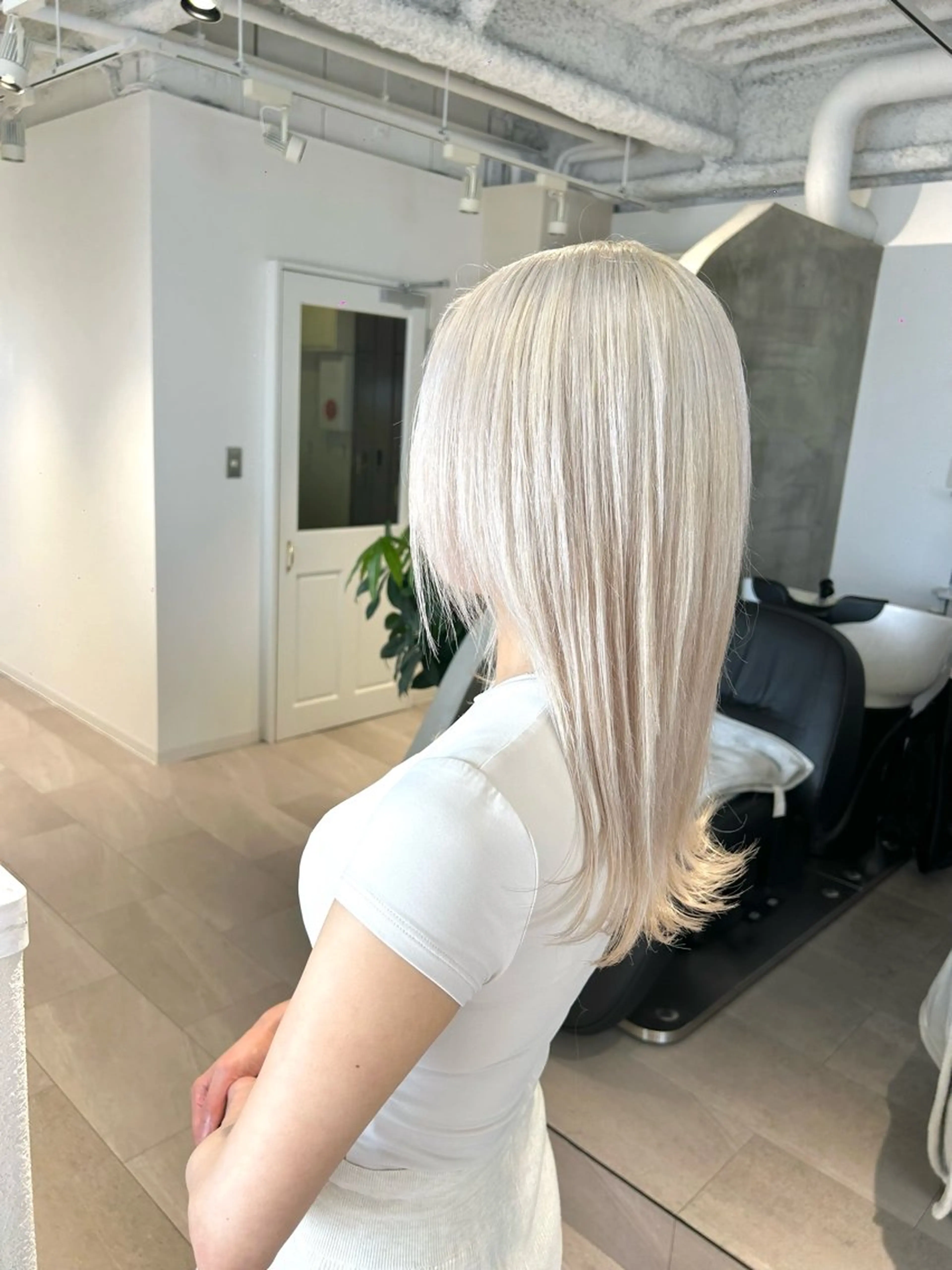 セミロング ior北千住【イオール】所属・YU(ハイトーン/ ブリーチカラー)のヘアスタイル