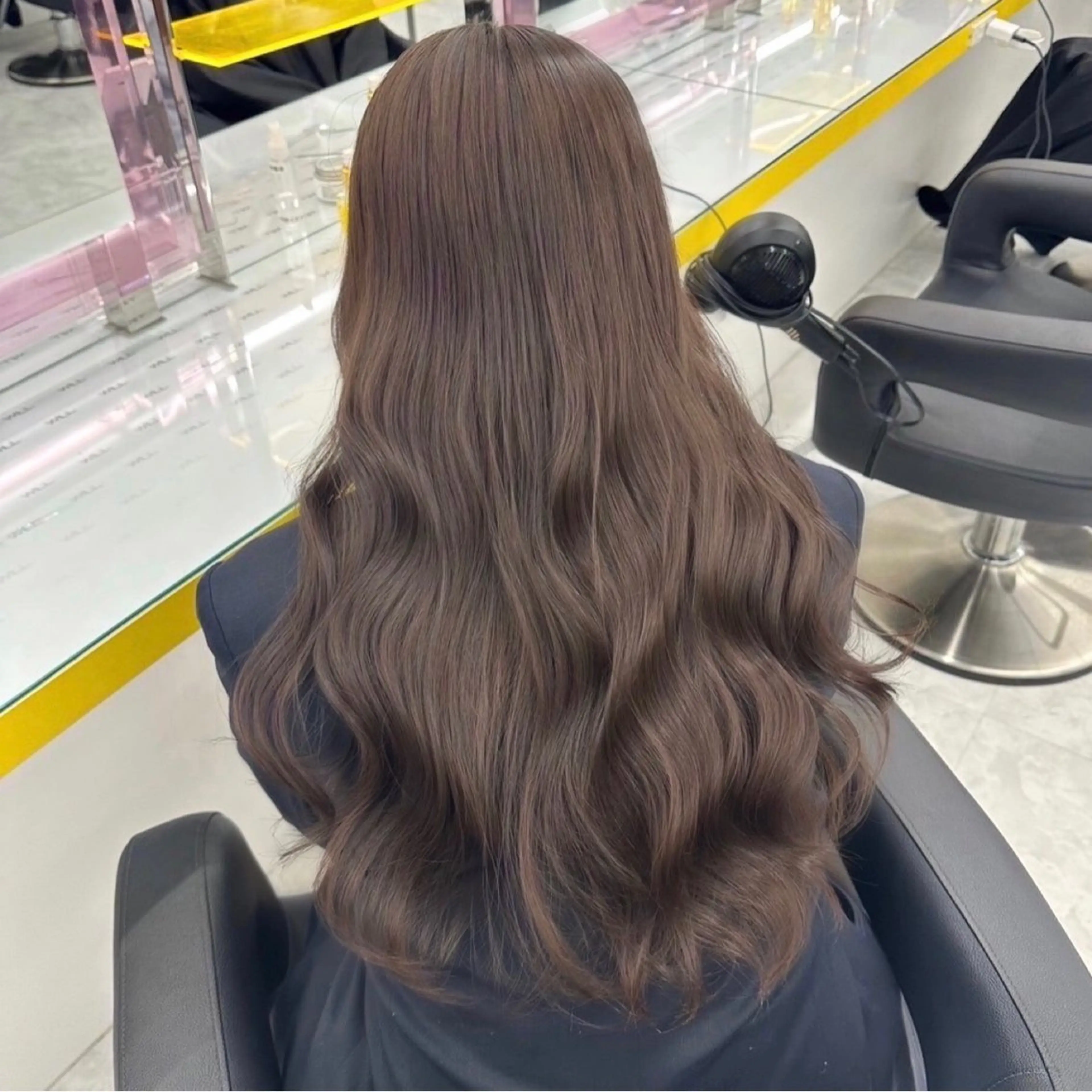ロング ヘアカラー トリートメント 大人っぽベージュ🤍 レイヤーRikutoのヘアスタイル