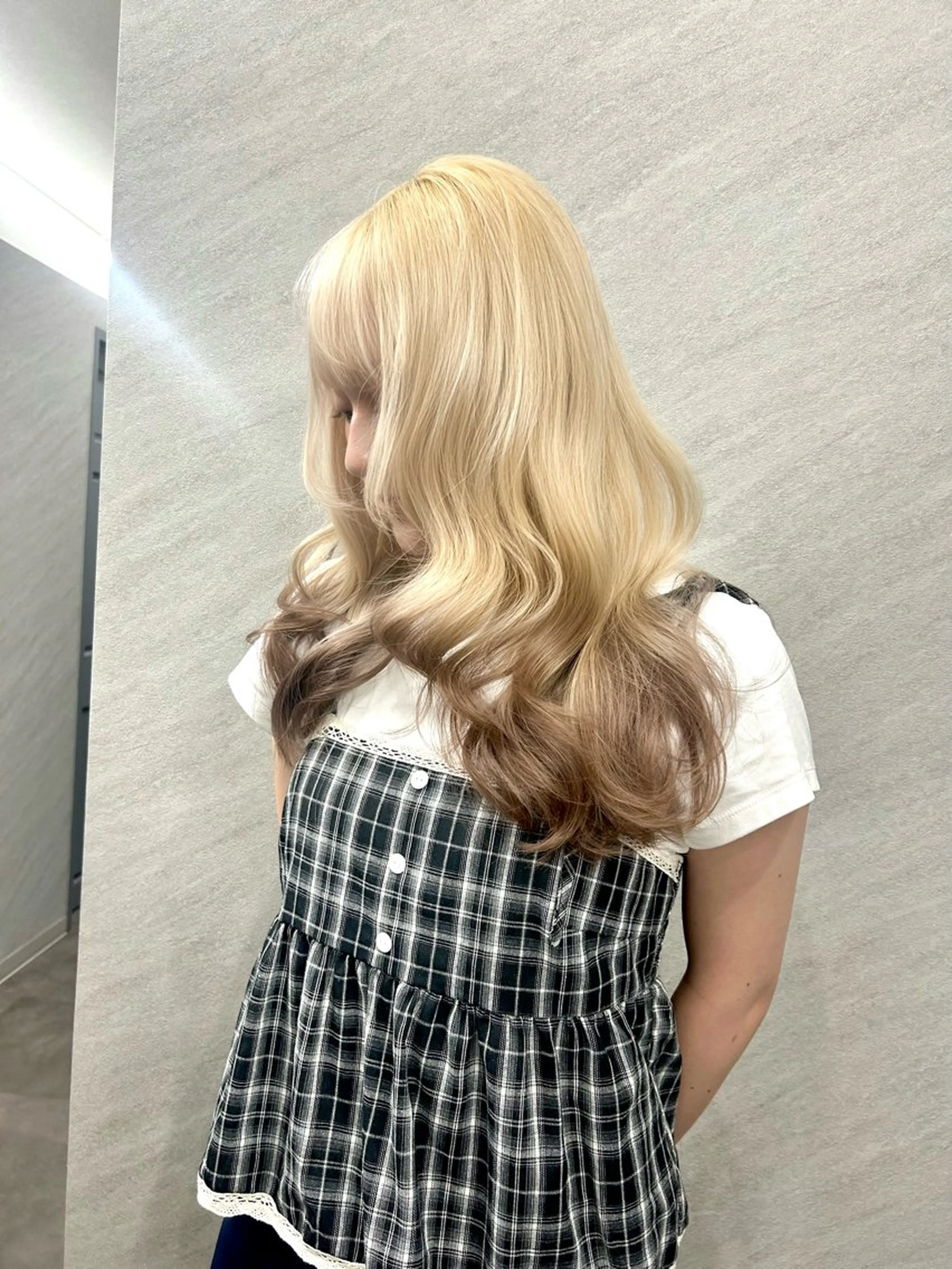 ロング カラー ブロンド デザインカラー グラデーションカラー カット ヘアカラー トリートメント FRAME+spa&hair roomなんば駅前店所属・🌸MAYU🌸 ハイトーン➕レイヤーのヘアスタイル
