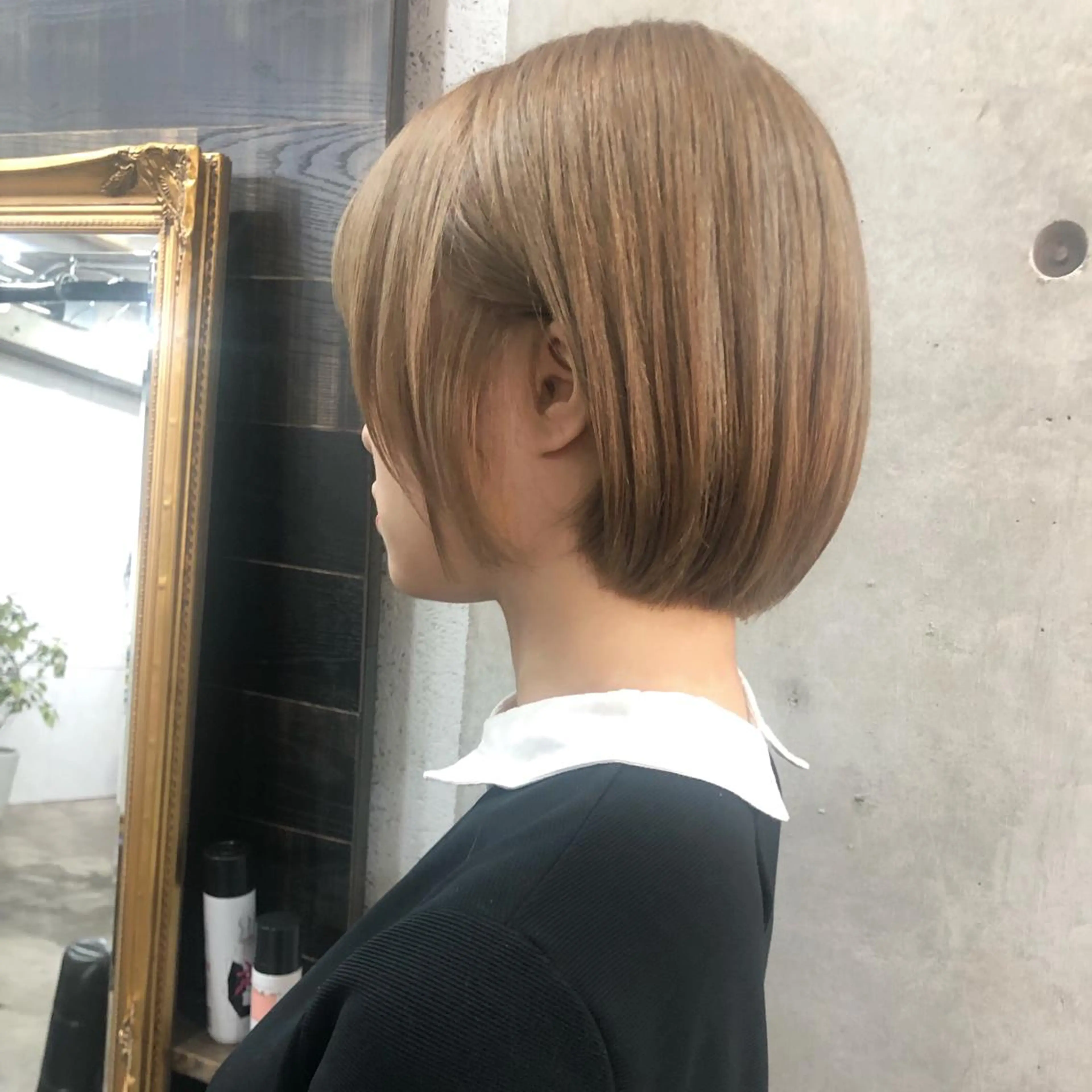 ショート カラー ネイル マツエク・マツパ ブリーチ ハイトーンカラー ボブ カット トリートメント 中山 天地のヘアスタイル