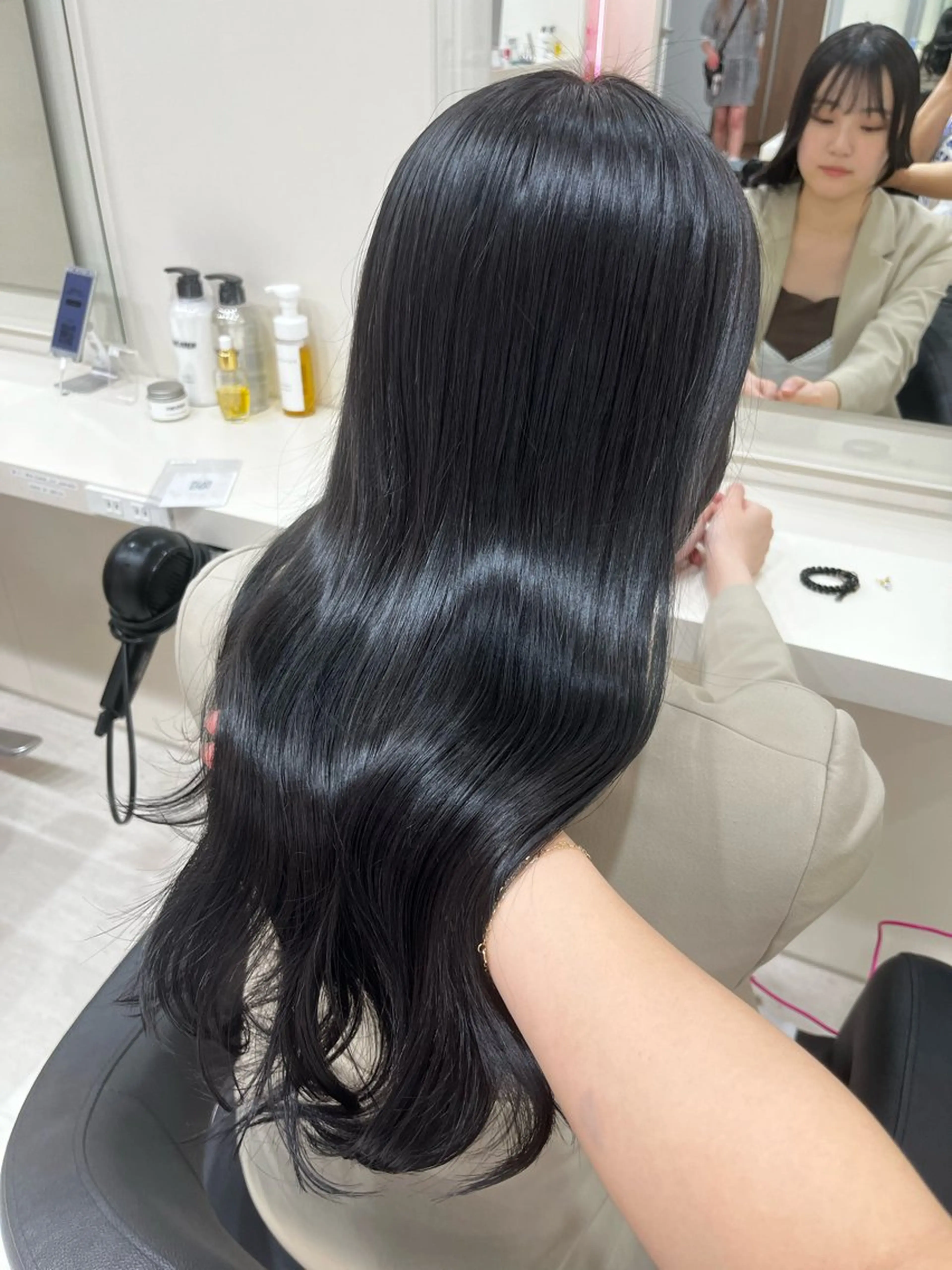 ロング カラー ヘアアレンジ 韓国レイヤー＆ピンク 艶髪🩶maikoのヘアスタイル