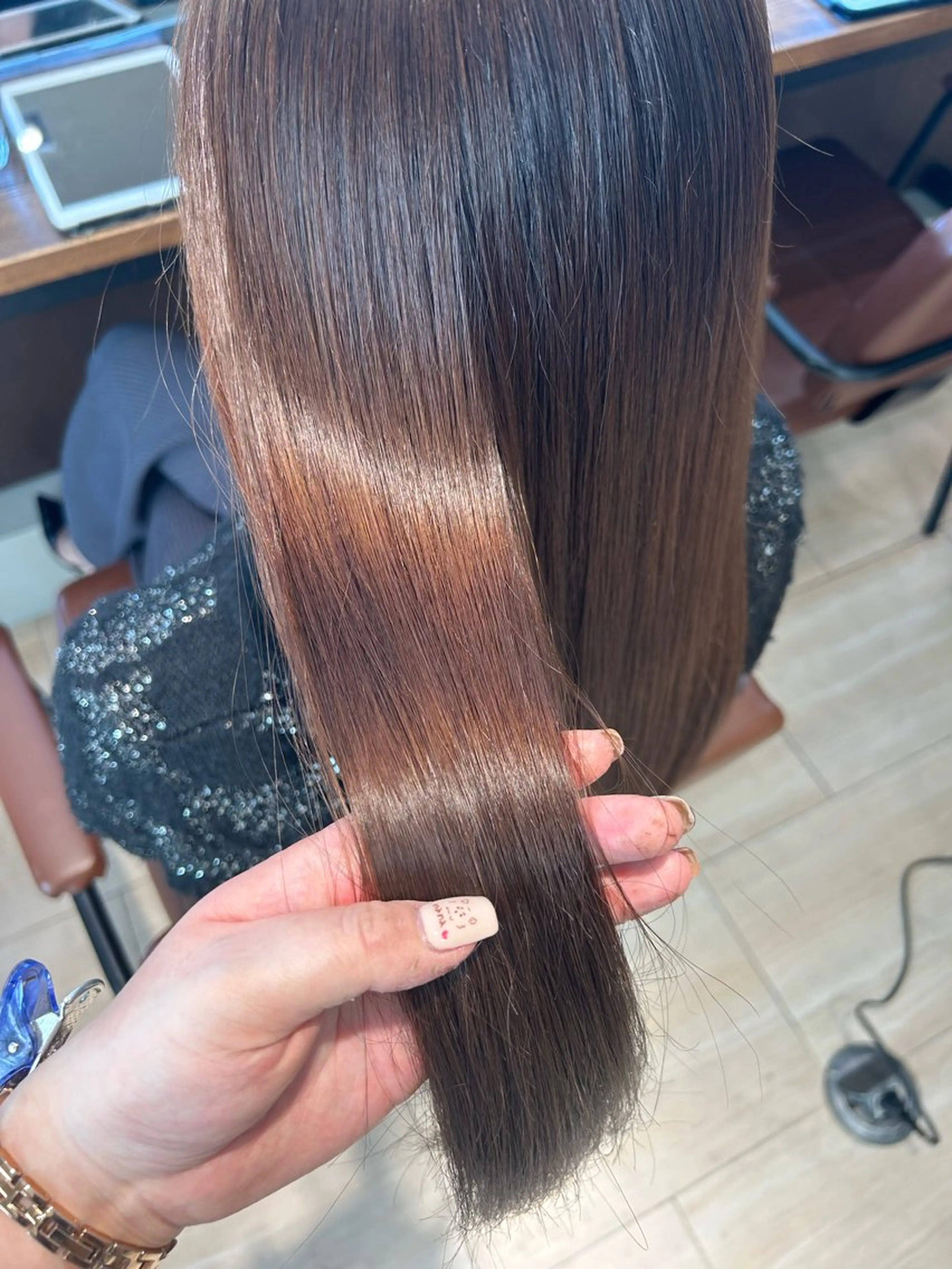 ロング カラー 足立 遥奈のヘアスタイル