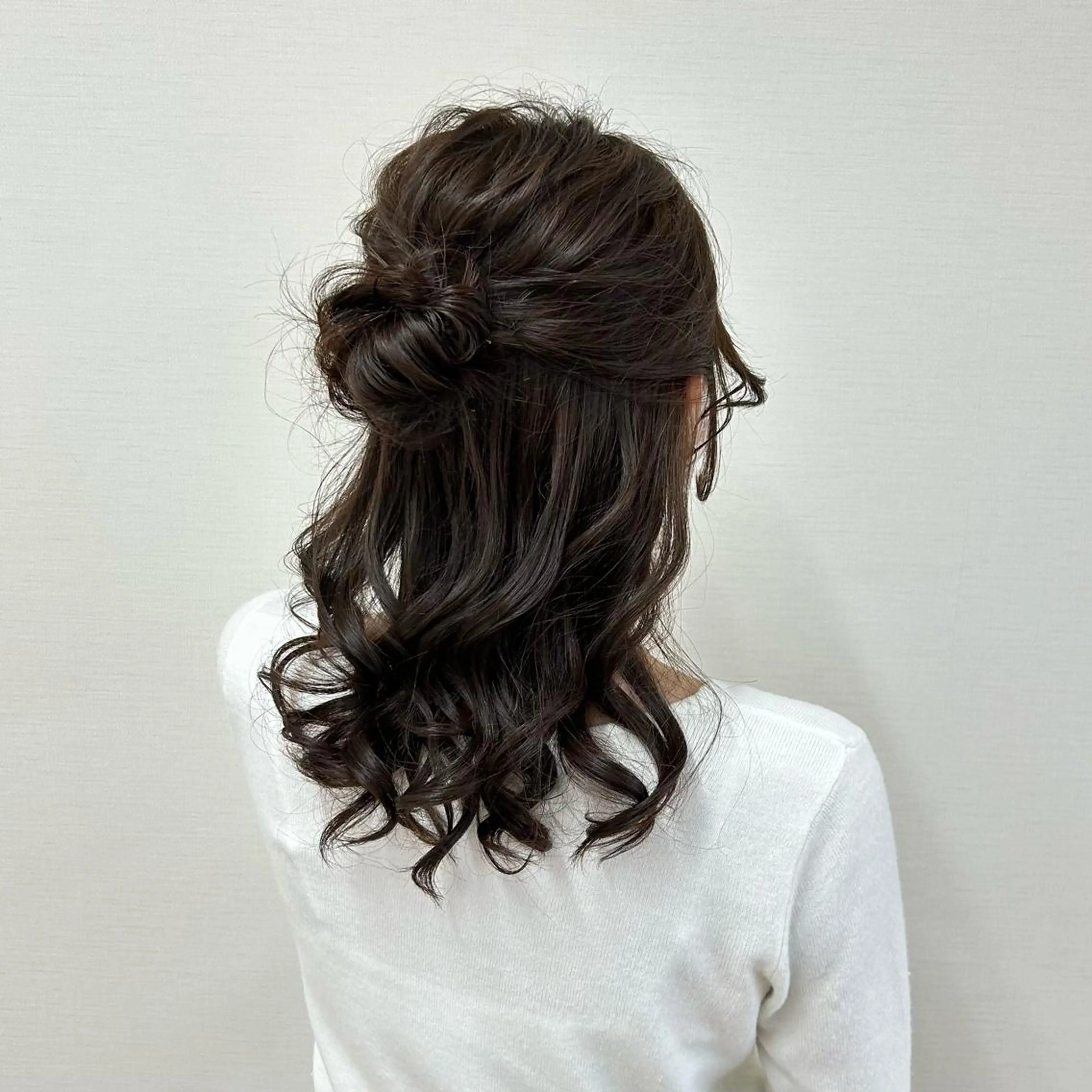 セミロング ヘアアレンジ ハーフアップ お団子ヘア ヘアセット LOVEST Rihoのヘアスタイル