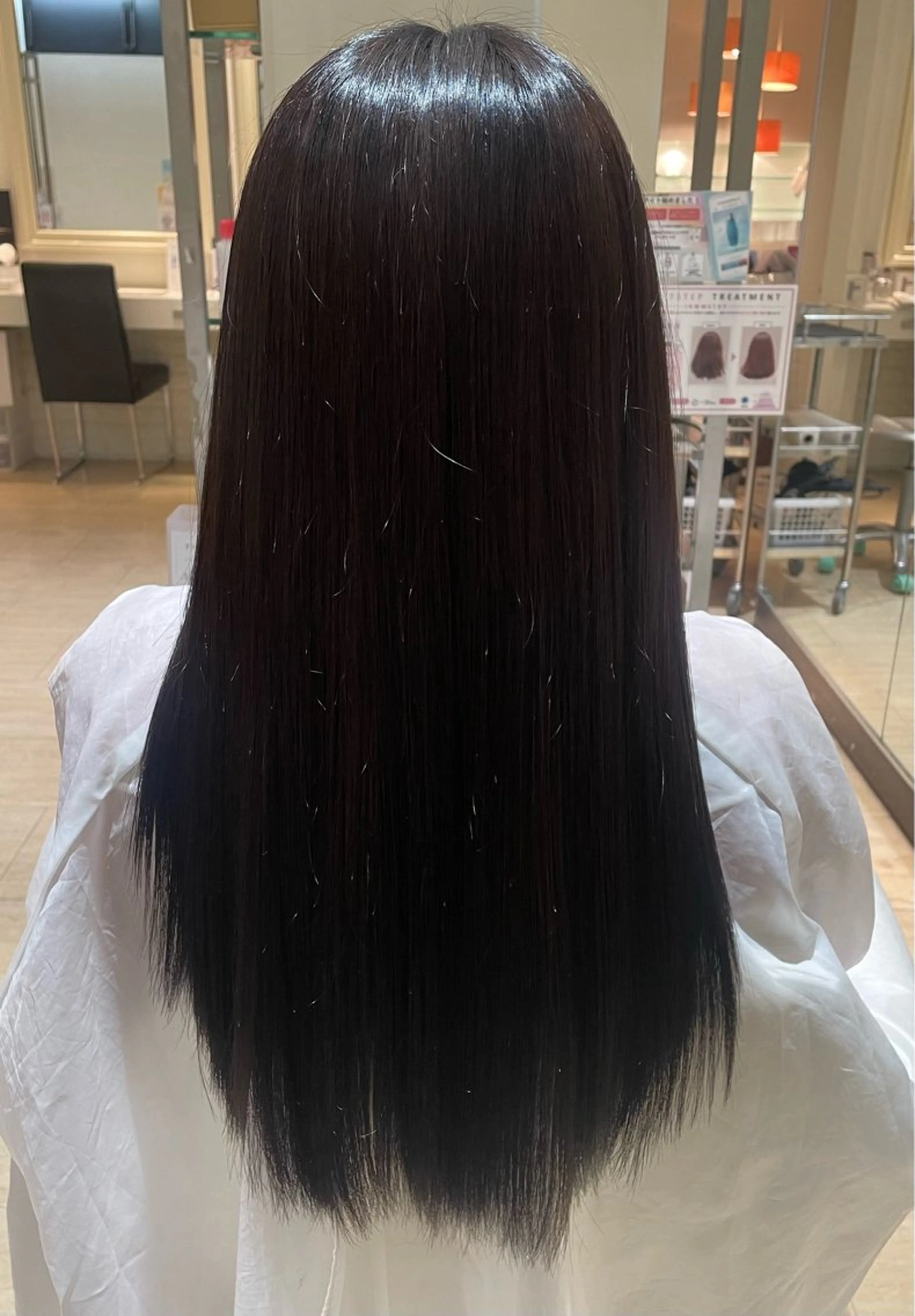 縮毛矯正✨️くせ毛でうねりが気になる方におすすめです！⚠️髪の毛の長さや状態によって4~5時間かかる場合があります。の写真