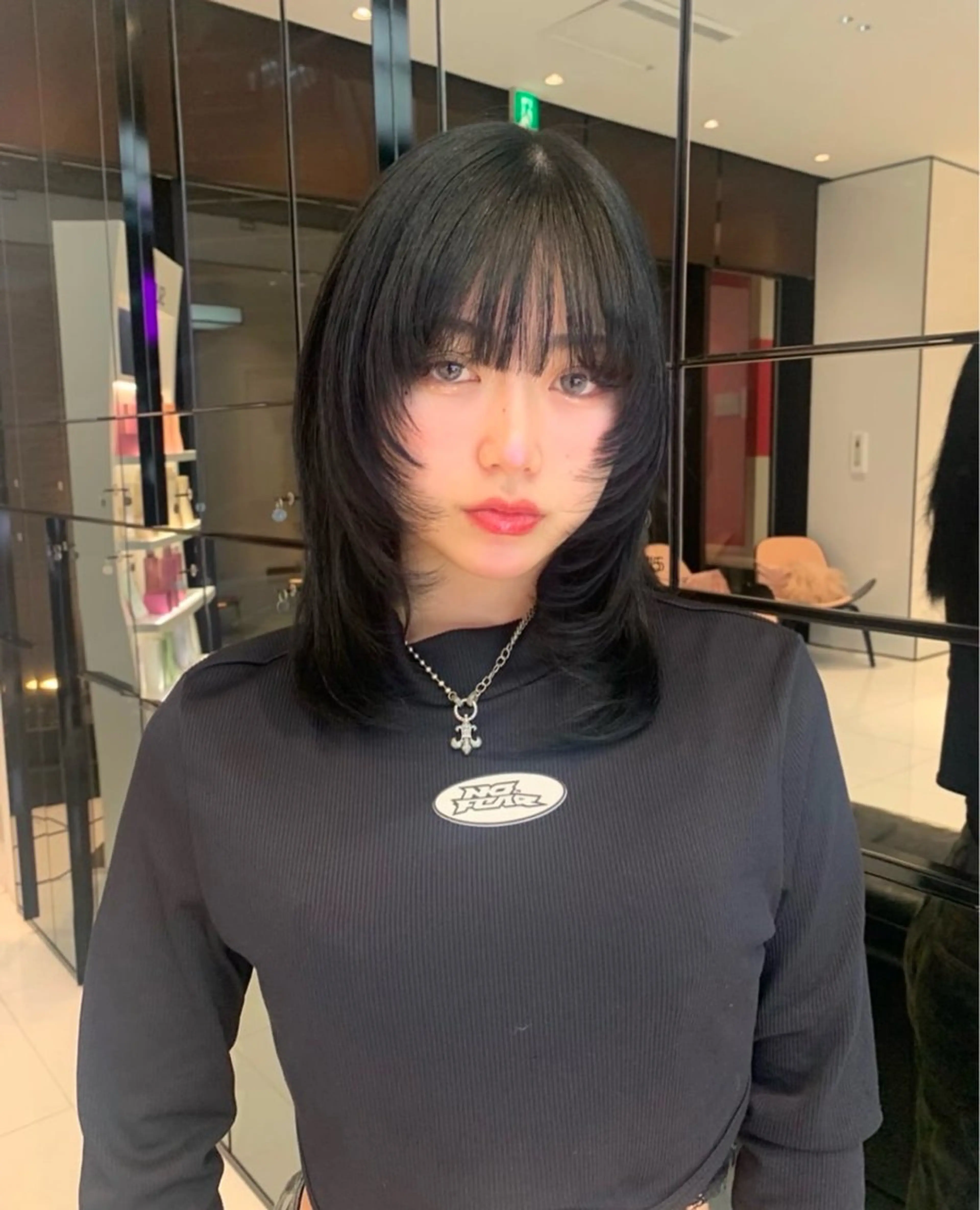 ミディアム カラー 黒髪 ブルーカラー ブルーブラック KEEN吉祥寺🎀 MIYUのヘアスタイル