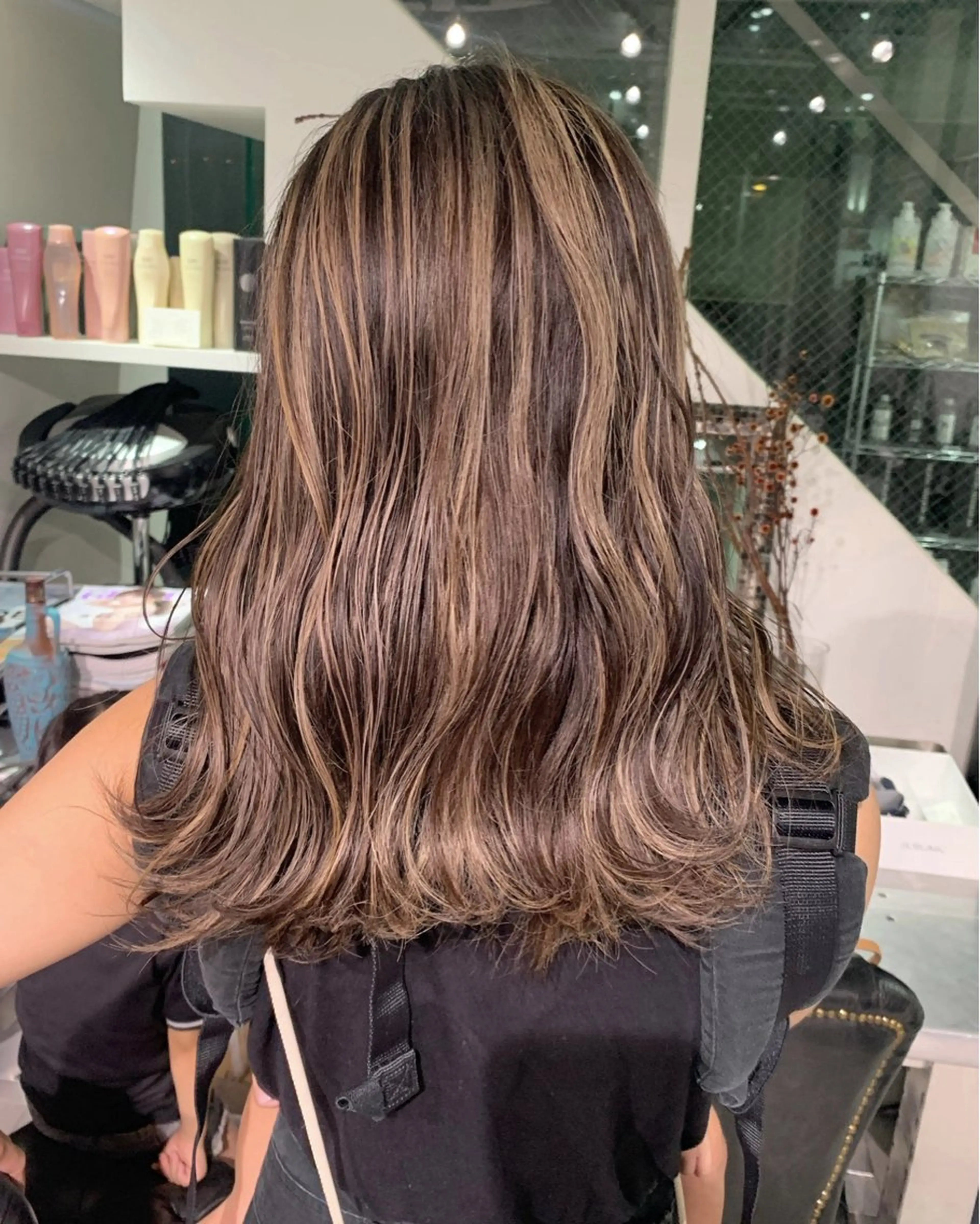 セミロング カラー デザインカラー ハイライトカラー ハイライト ヘアカラー トリートメント CHERIEブリーチ ダブルカラー　天神のヘアスタイル