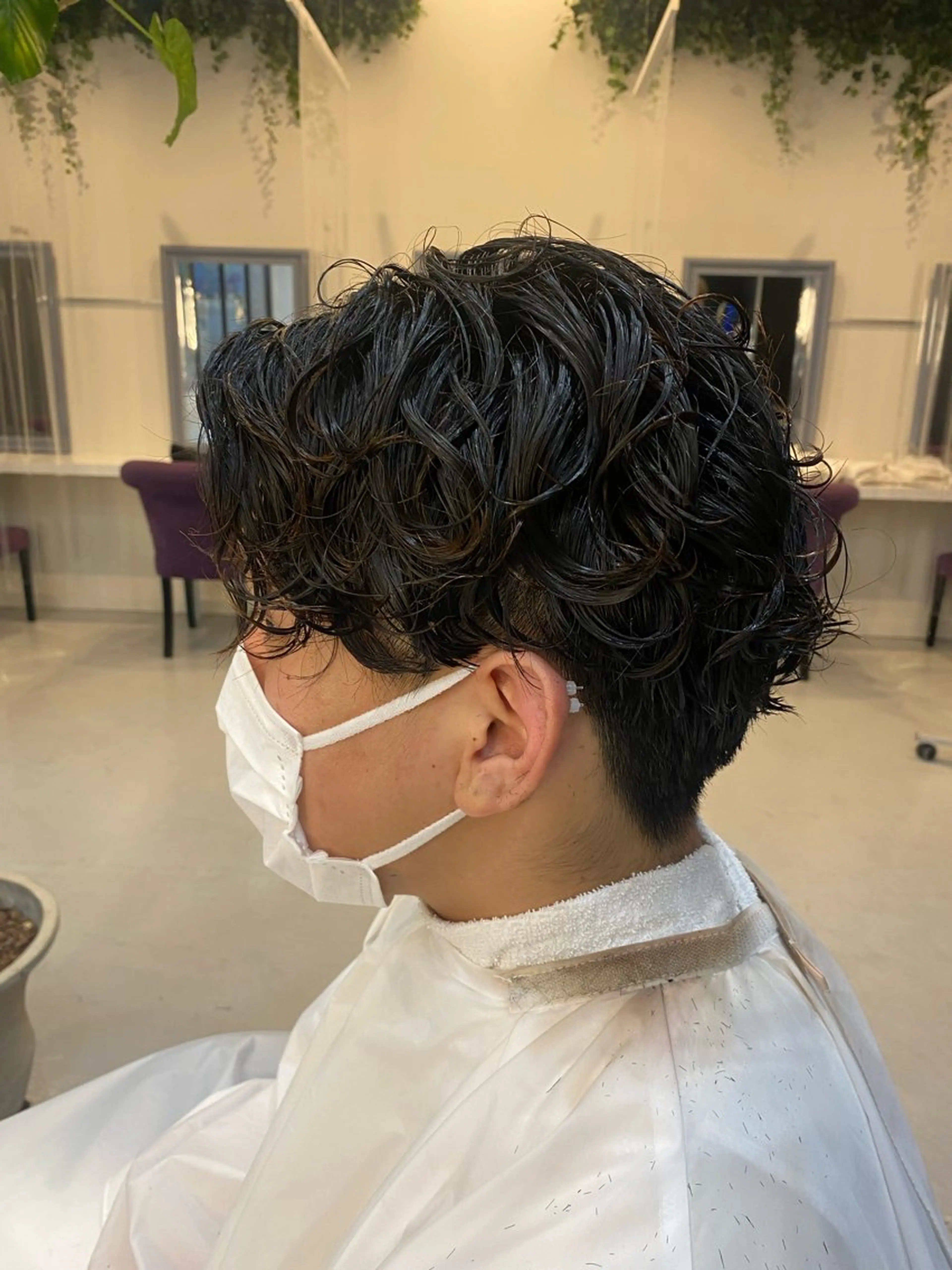 パーマ メンズ メンズパーマ 超透明感カラー🦋韓 国羽エクステ🪽🫧のヘアスタイル