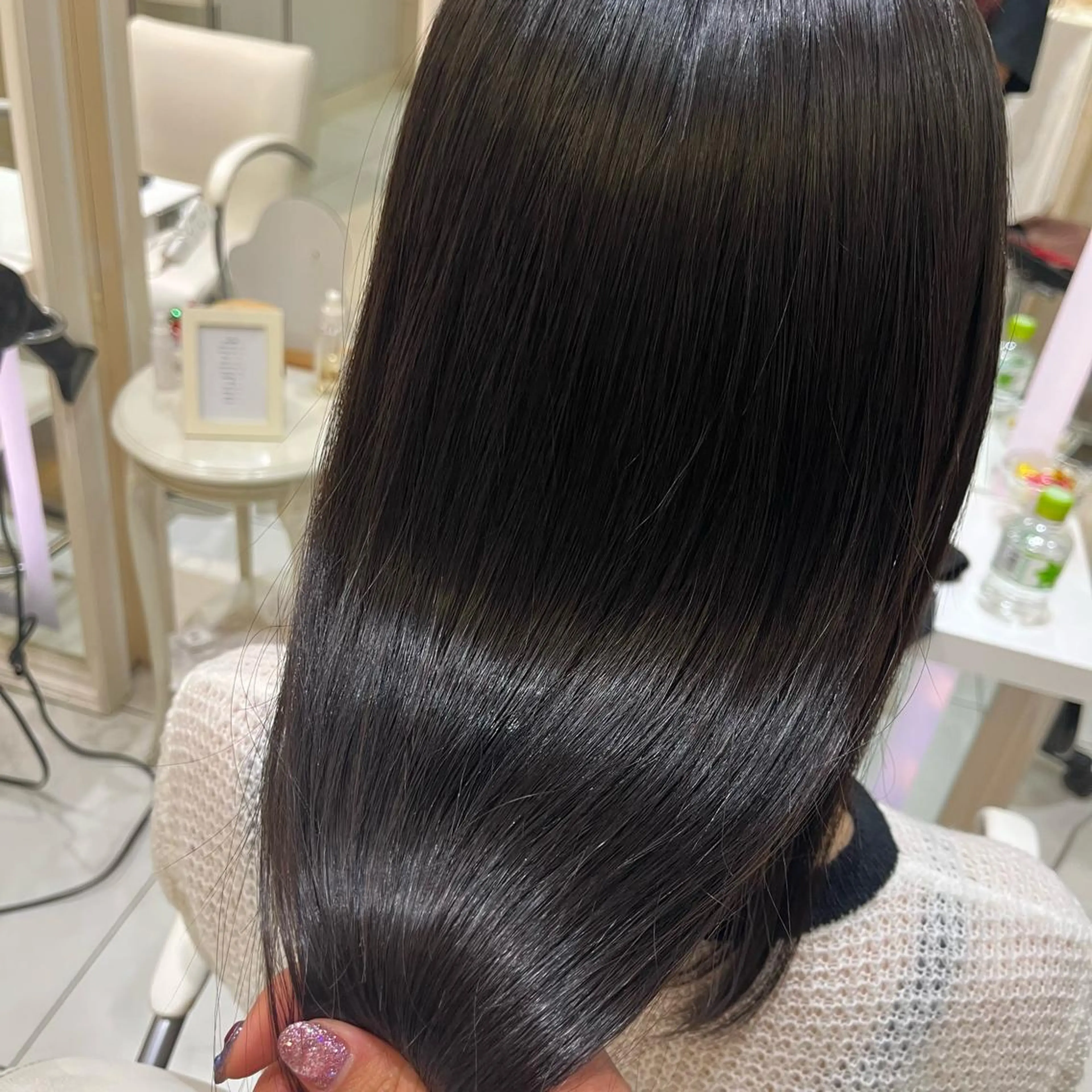 ロング パーマ 縮毛矯正 酸性ストレート ストレートパーマ クルミ🤍 ミルクティーベージュのヘアスタイル