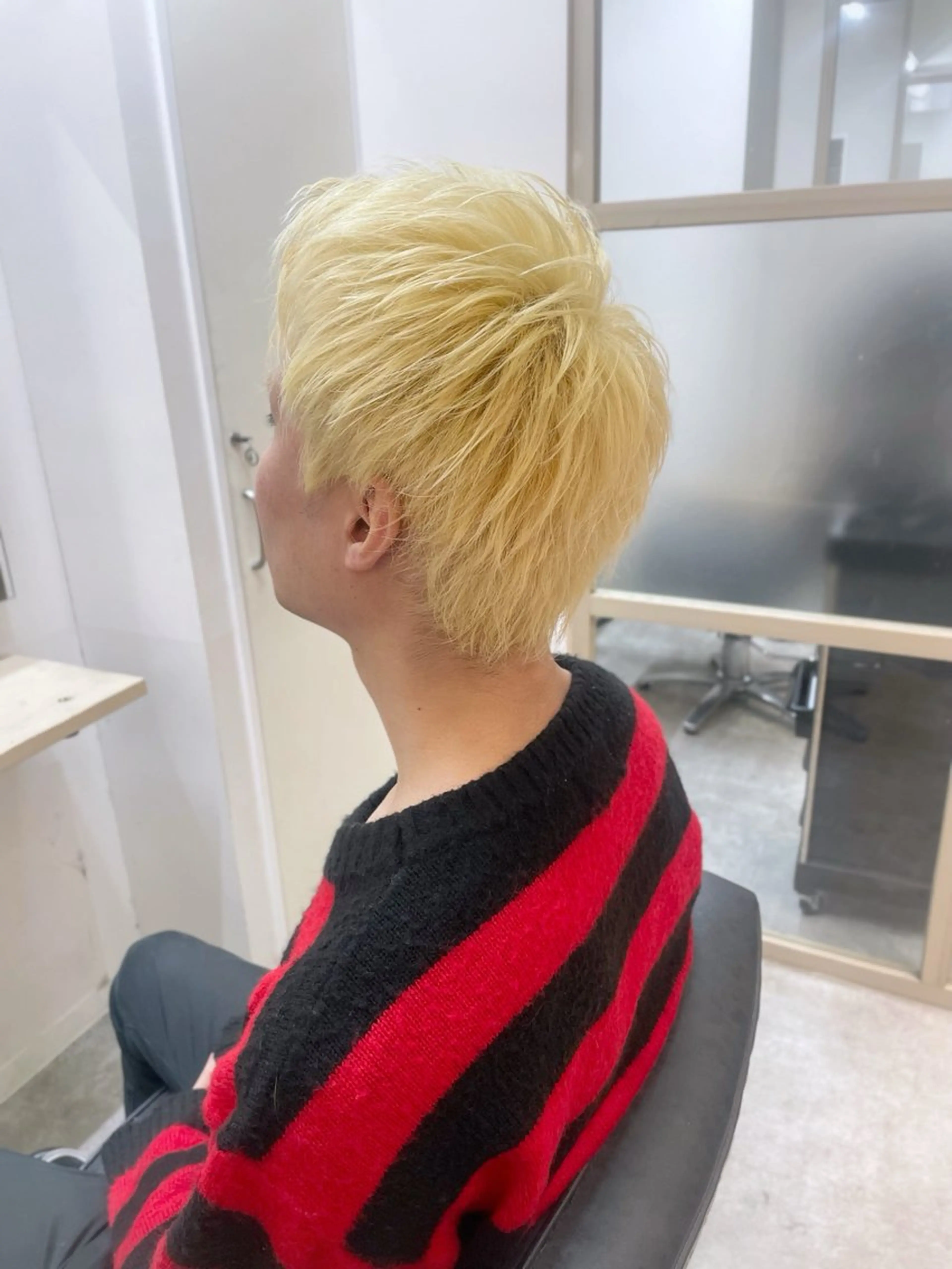 ミディアム カラー メンズ メンズブリーチ ブリーチ ブロンド カット ヘアカラー トリートメント EMANON新宿南口所属・🦄中性ウルフ ☁️Shiori🦄のヘアスタイル