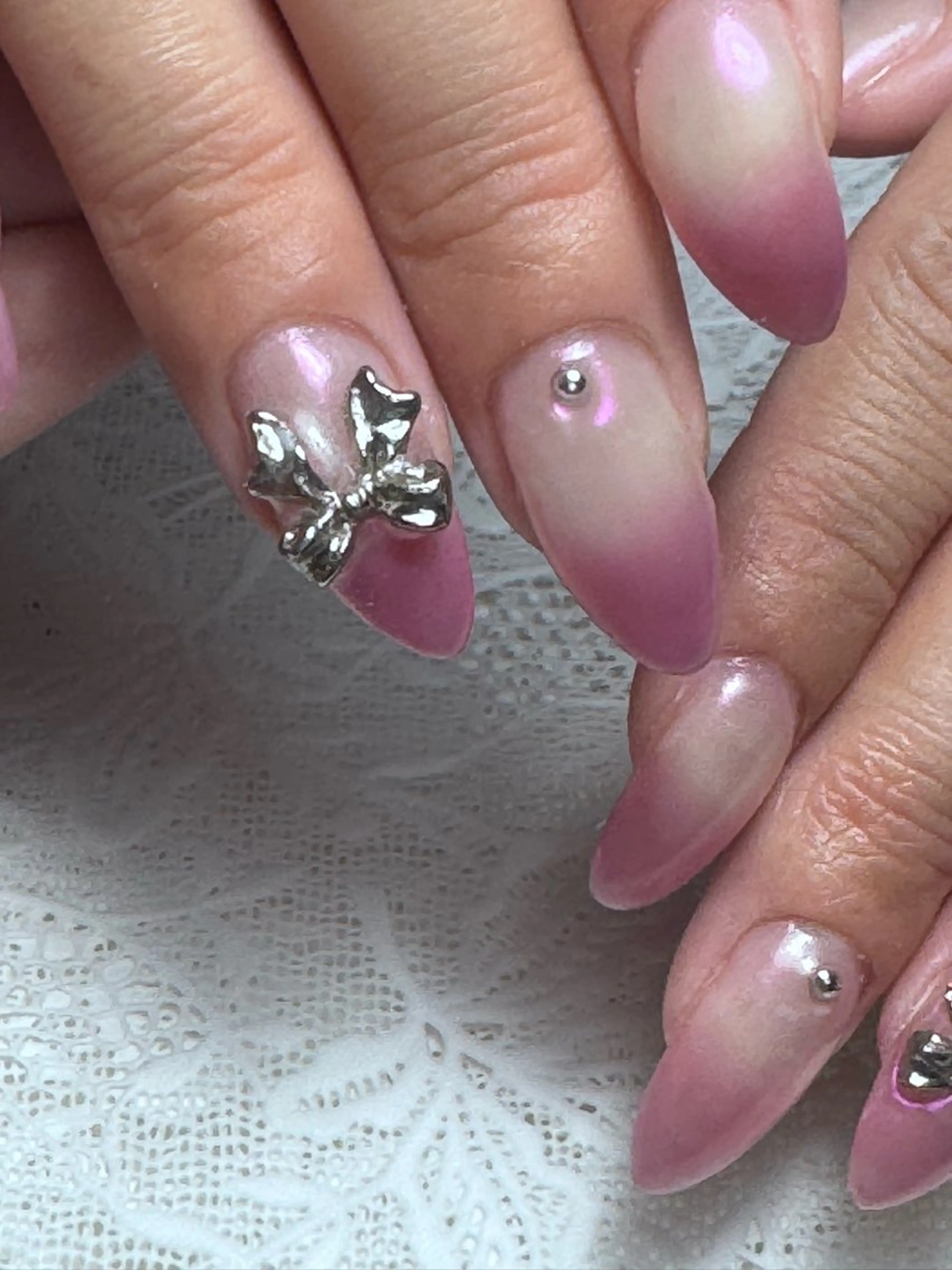 ネイル オーロラネイル グラデーション ハンドネイル on nail 尾張旭三郷店のネイルデザイン