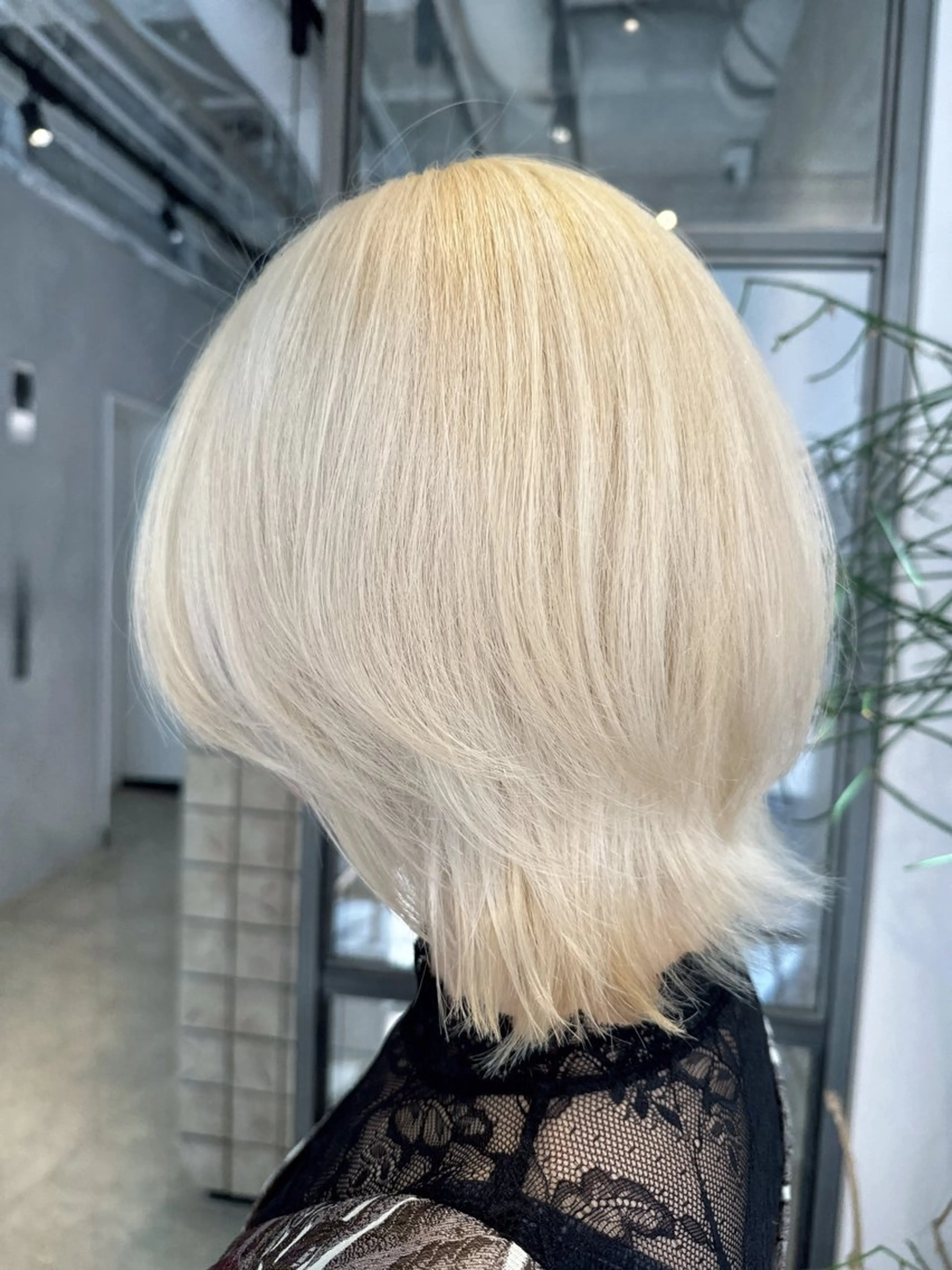 ミディアム カラー ブリーチ 抜きっぱなしブロンド ブロンド くびれヘア カット ヘアカラー トリートメント 透明感カラー✨艶髪 制作🌱山根あゆみのヘアスタイル