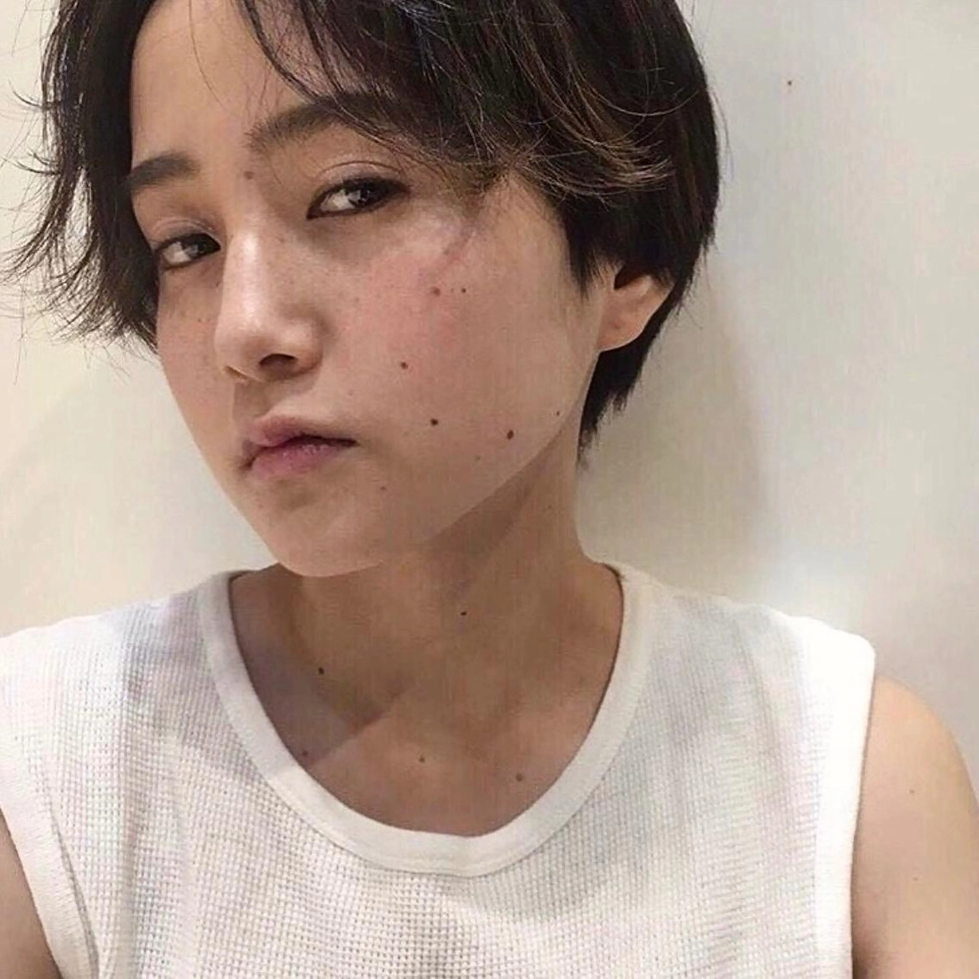 ショート カラー パーマ ヘアアレンジ メンズ メンズインナーカラー アッシュ ベージュカラー デザインカラー イヤリングカラー 髪質改善🫧ベージュ 椙山 響のヘアスタイル