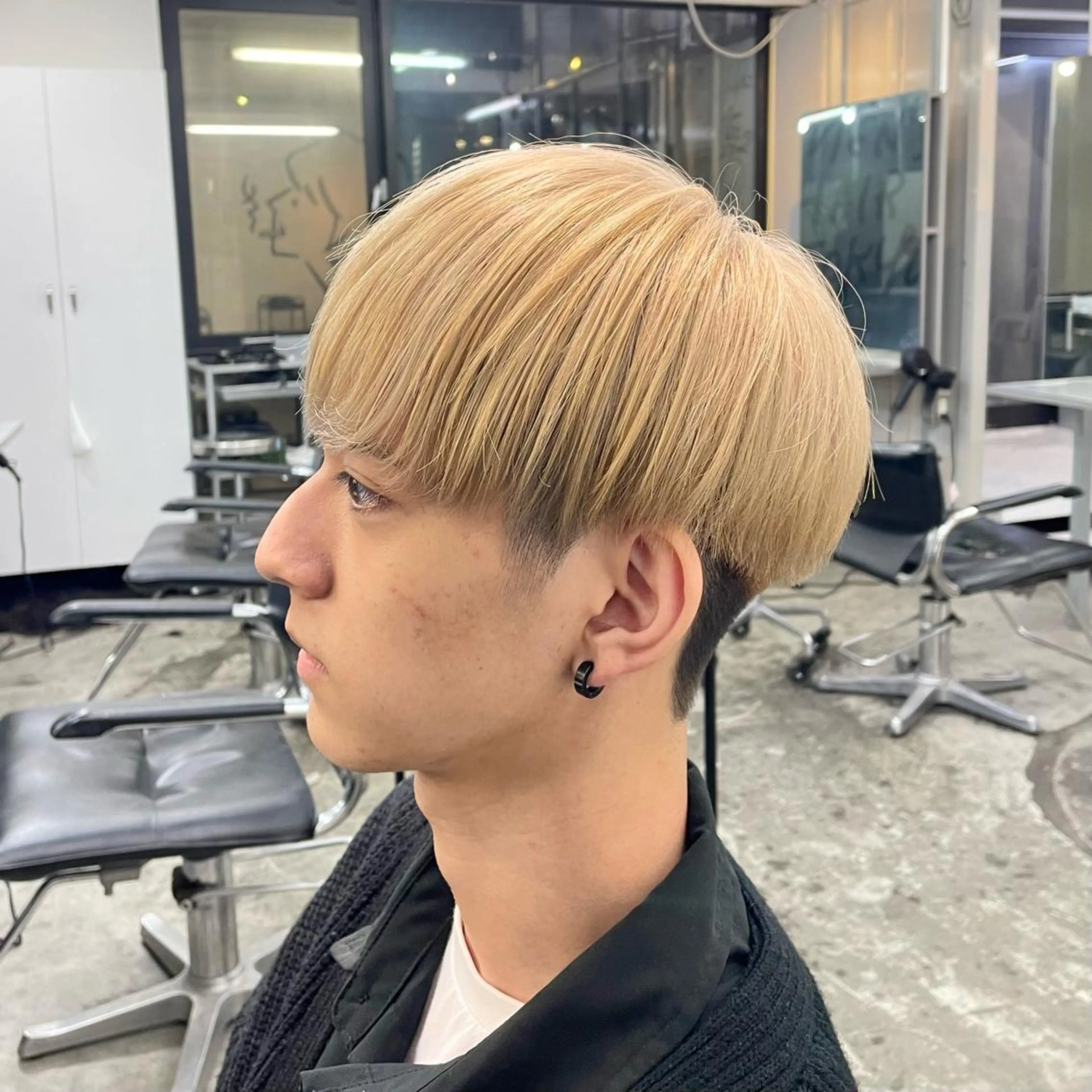 ショート カラー メンズ ベージュカラー ホワイトベージュ カット ヘアカラー メンズ特化美容師/ 藤戸 椋のヘアスタイル