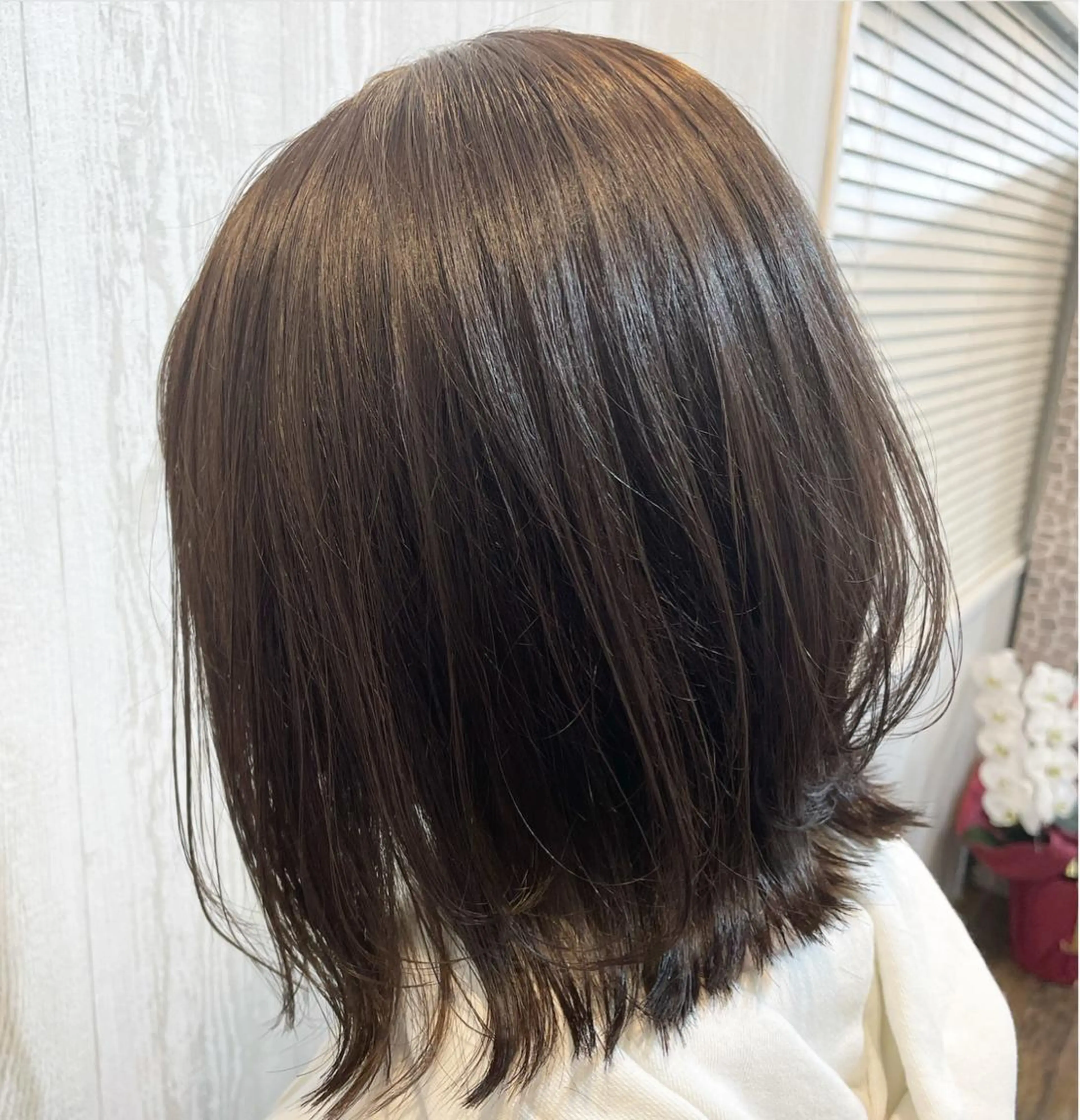 ショート カラー ヘアアレンジ ベージュカラー シルバー シルバーベージュ HUENEST アカデミーサロンのヘアスタイル