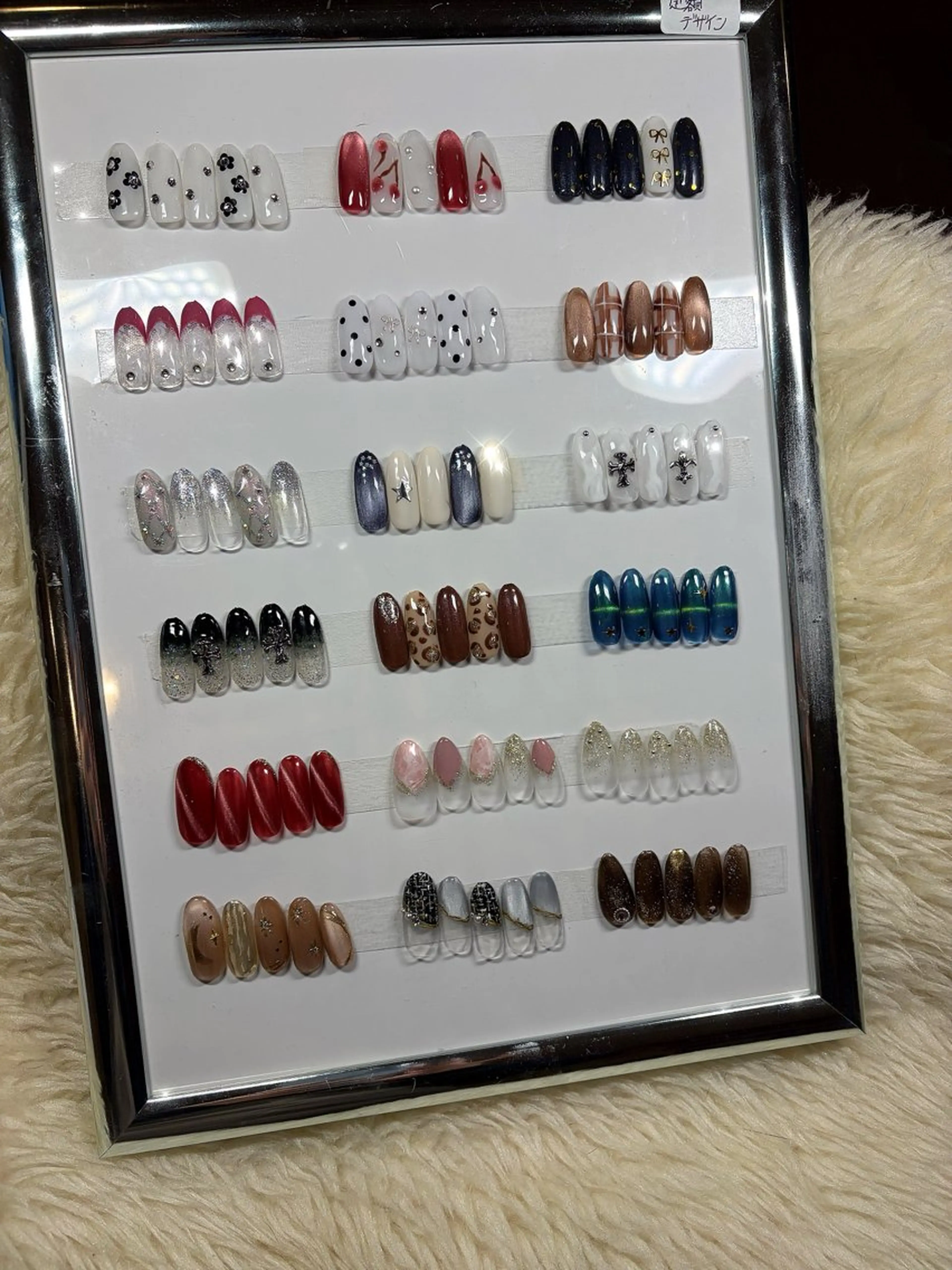 ハンドネイル 定額デザイン オフ無料 ➕耳ツボ片耳1つずつサービスで施術✨の写真