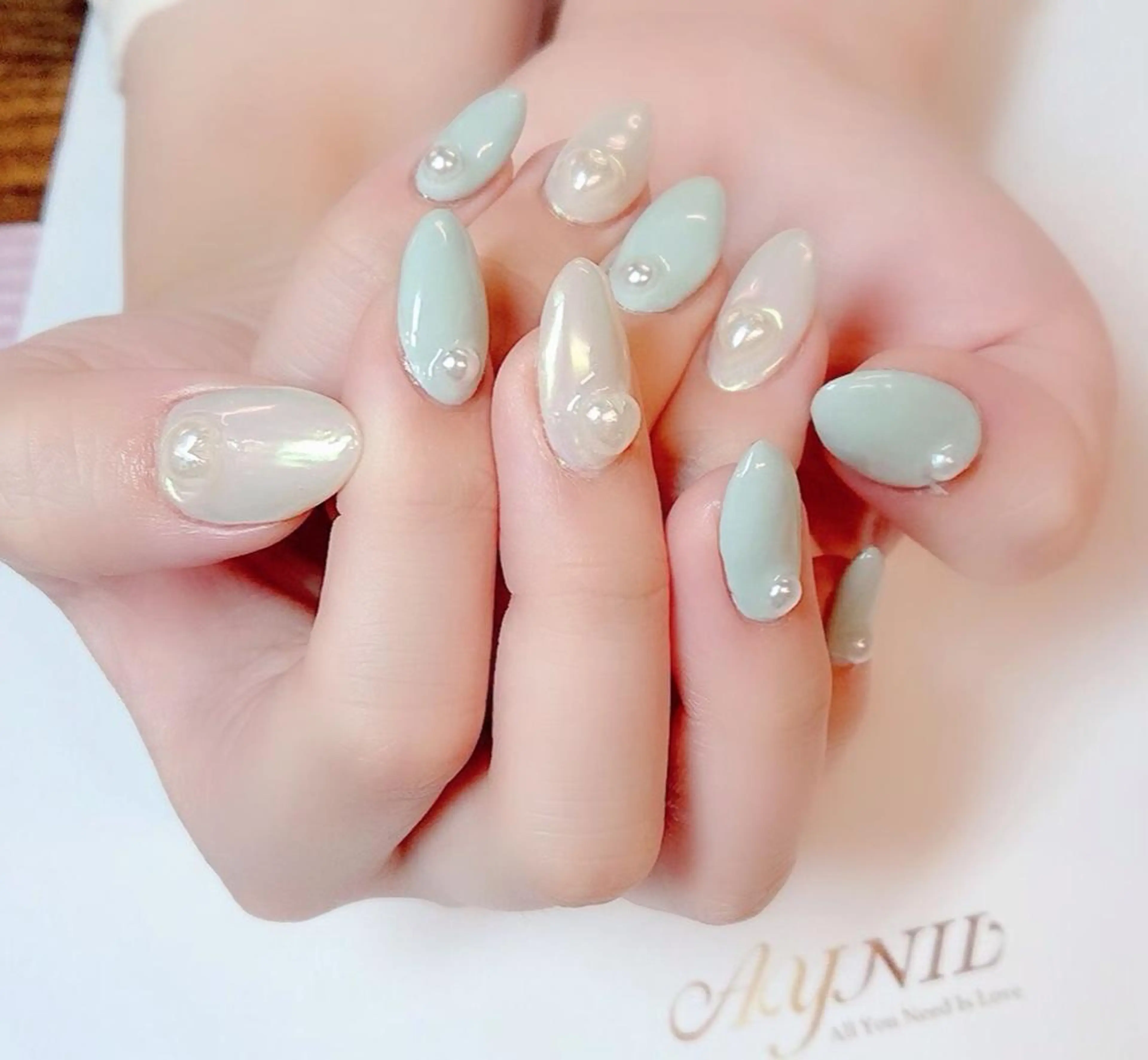 ネイル オーロラネイル パステルネイル ハンドネイル ハンドケア 🦋AYNIL🦋 ナチュラル専門店♥️のネイルデザイン