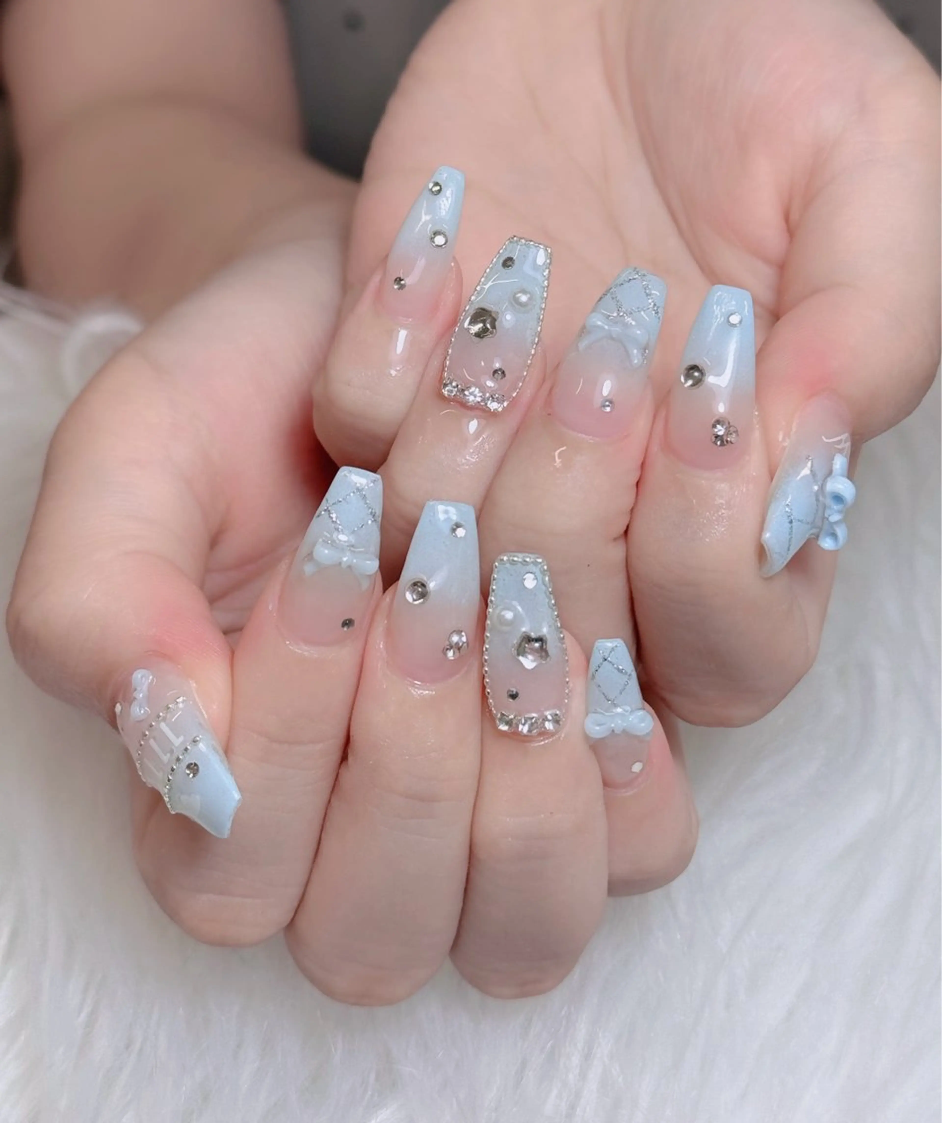 ネイル オーロラネイル チークネイル フットネイル フレンチネイル 韓国ネイル ハンドネイル Lumi Nail 新大久保3‘のネイルデザイン