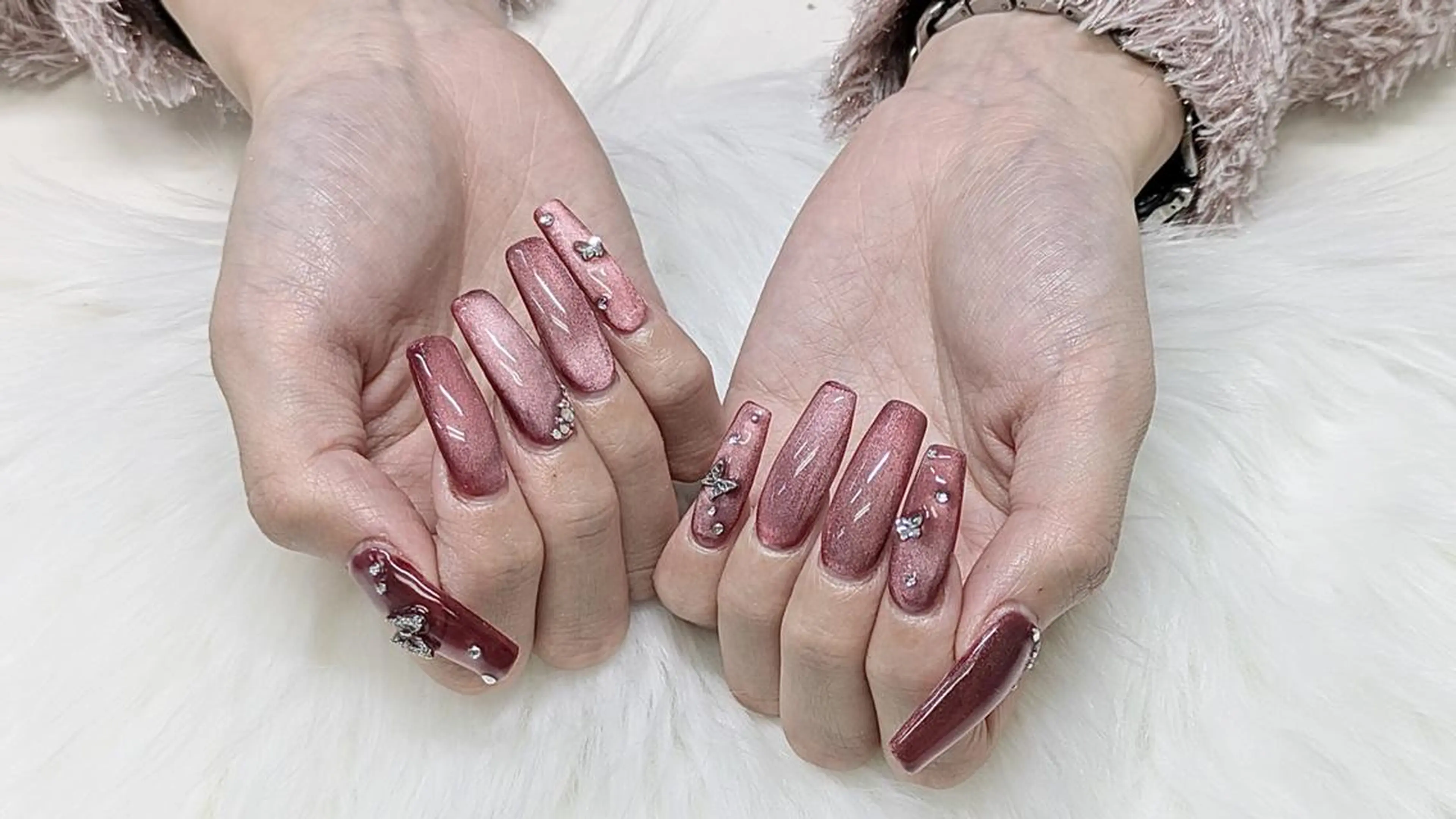 ネイル オーロラネイル チークネイル 長さ出し フットネイル フレンチネイル ハンドネイル リラネイル Aikenのネイルデザイン