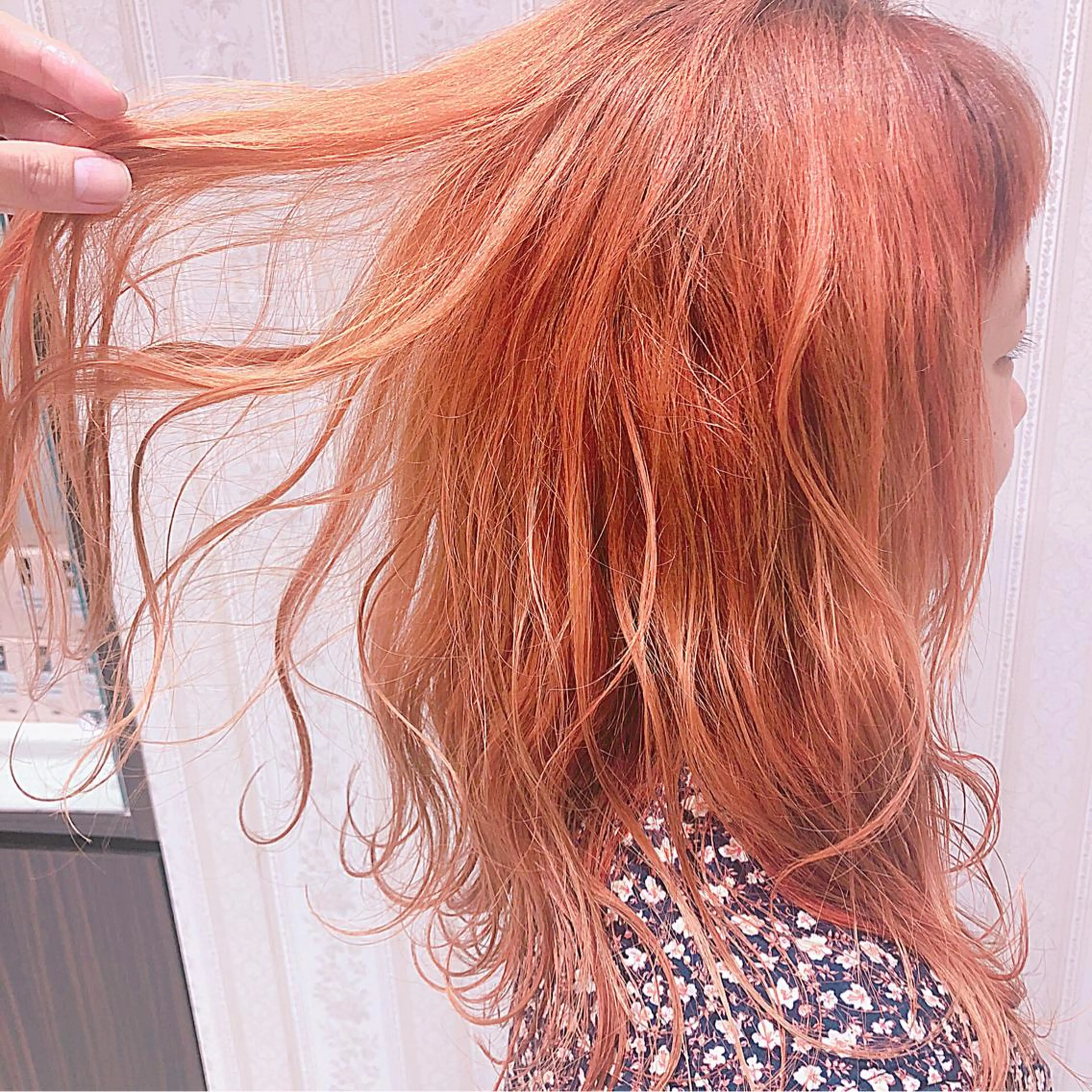セミロング カラー オレンジ ヘアカラー トリートメント 名畑 裕貴のヘアスタイル