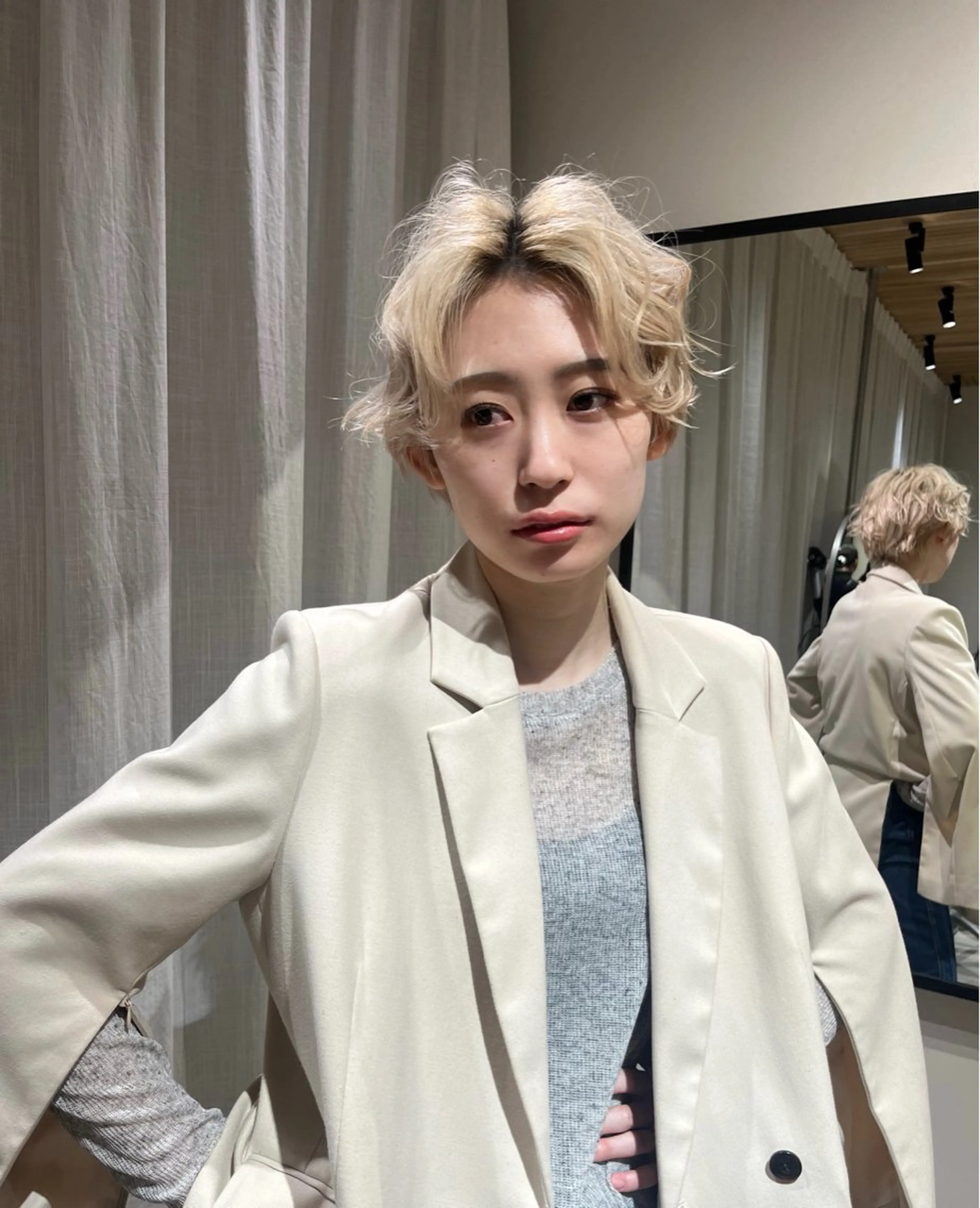 ショート カラー ブリーチ nolla所属・yoshihama sumireのヘアスタイル