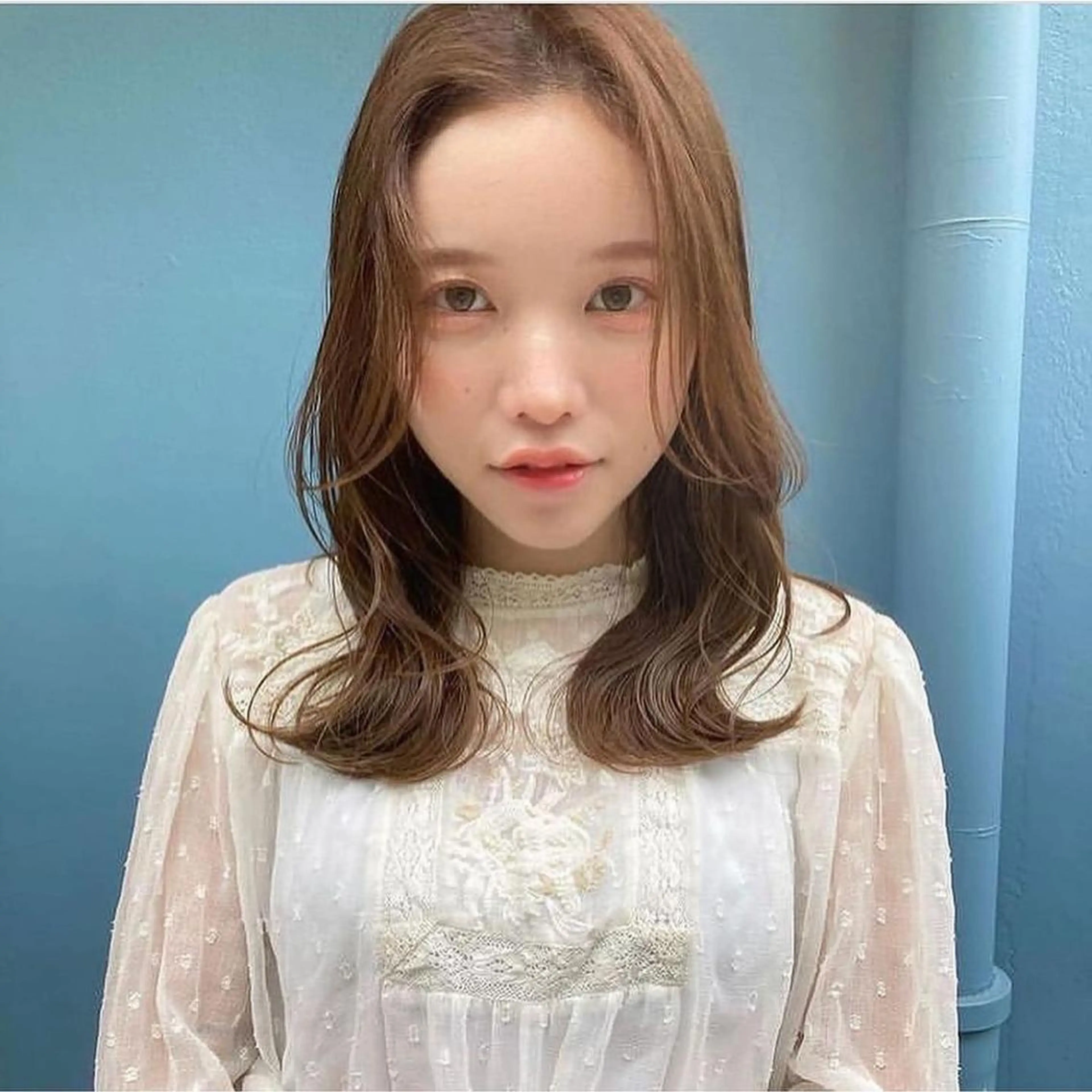 ミディアム カラー ヘアアレンジ ミディアムパーマ ベージュカラー 透明感カラー ハイライトカラー ミルクティーベージュ 韓国/髪質改善💘 櫻井かれんのヘアスタイル