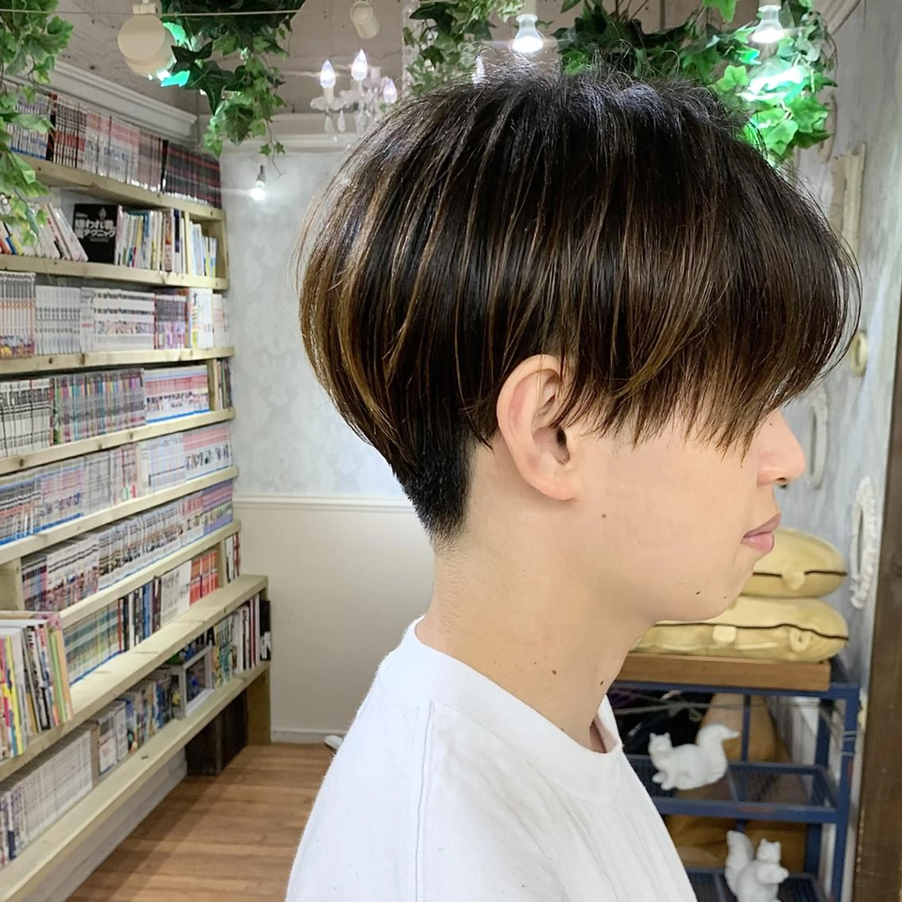 ショート カラー メンズ センターパート お顔まわりカット🌱 emo.村松泉綺のヘアスタイル