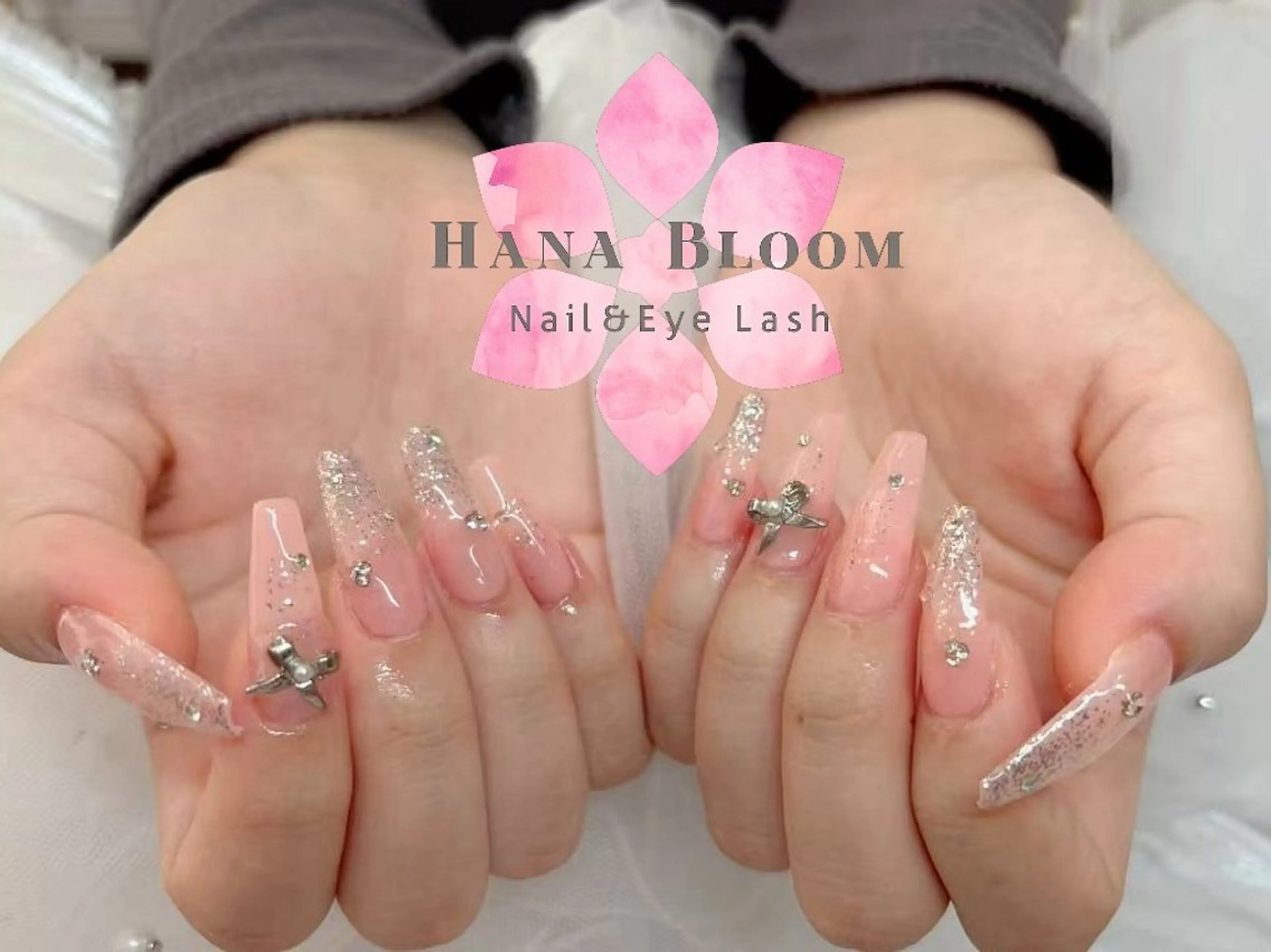 ネイル フレンチネイル ジェルネイル グラデーション ラメ(グリッター) マグネットネイル ハンドネイル ハンドケア Hana Bloom Nail Salonのネイルデザイン