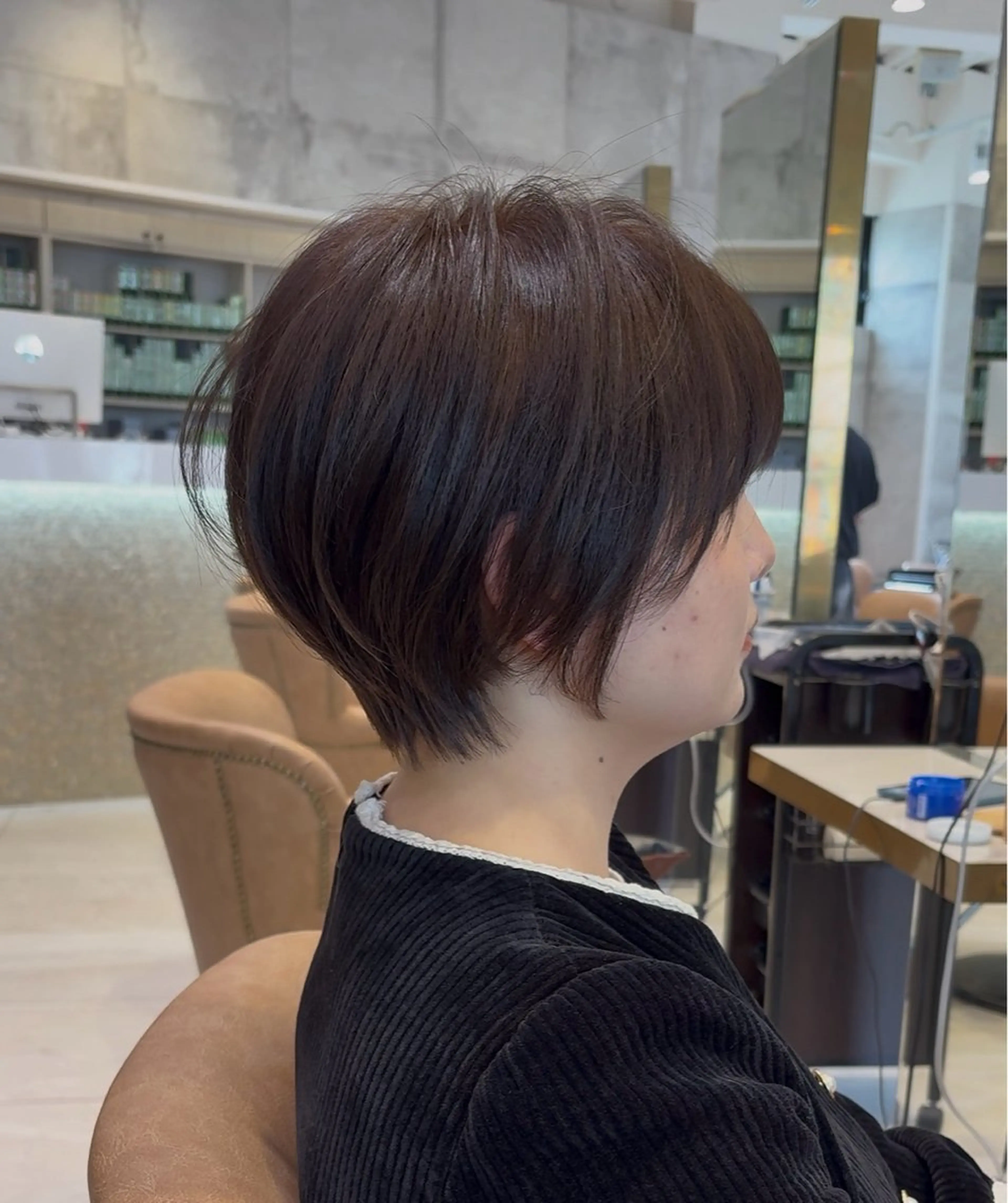 ショート カラー 高橋 佳愛のヘアスタイル