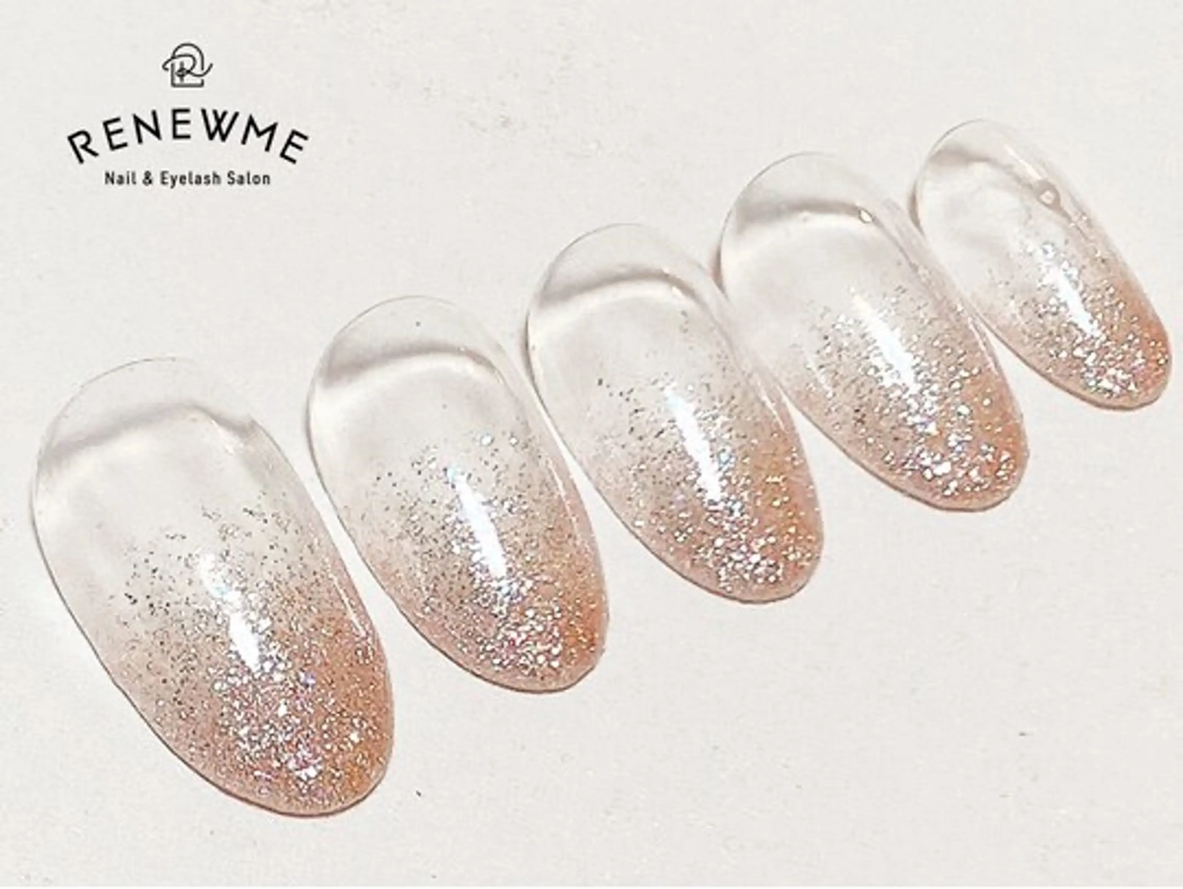 ネイル グラデーション ラメ(グリッター) ラメグラデーション RENEWME 祖師谷大蔵店所属・RENEWME 吉田のネイルデザイン