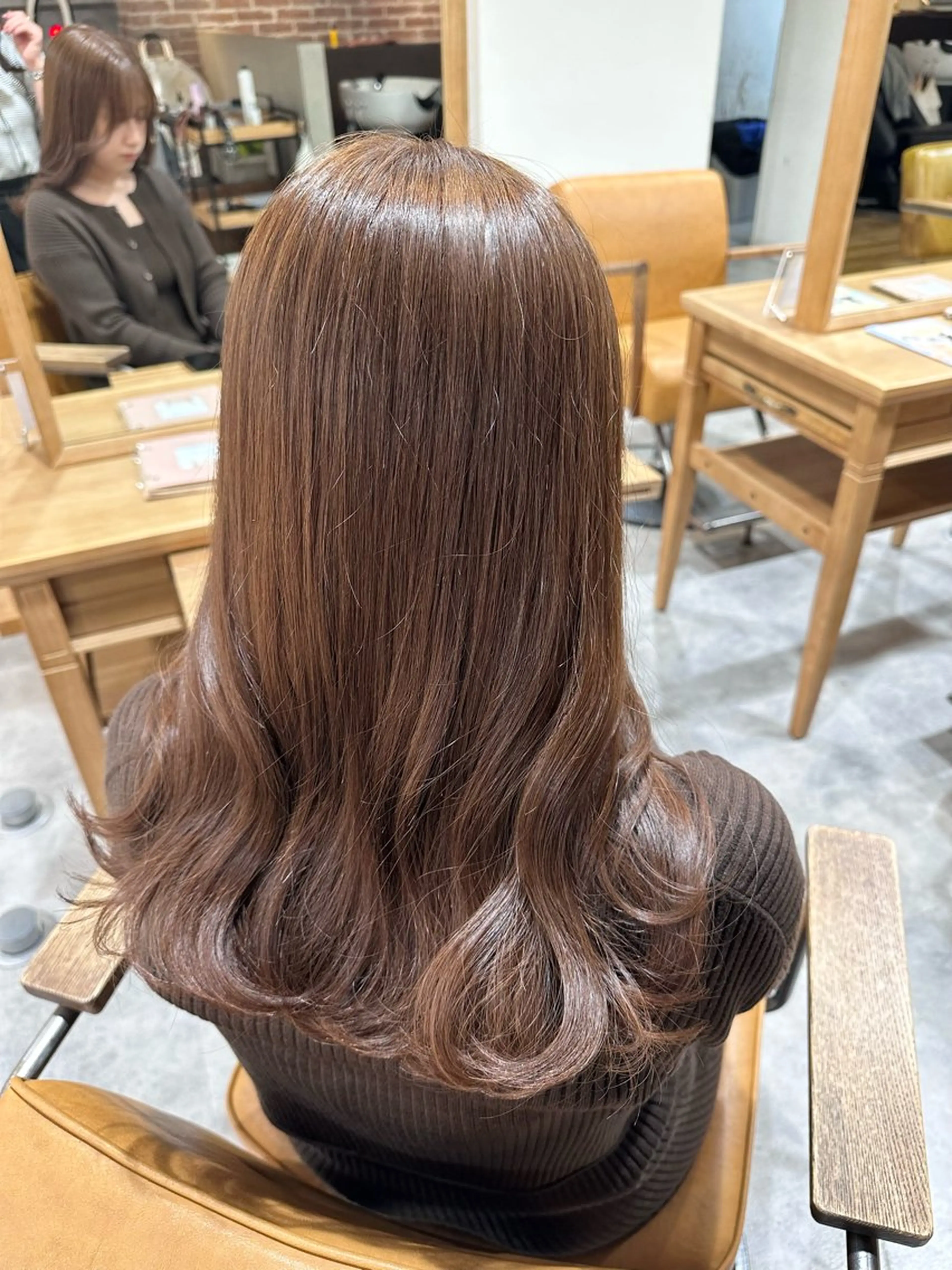 セミロング カラー ベージュカラー ブリーチ ダブルカラー ブリーチなしカラー セピアベージュ 福崎 真奈のヘアスタイル