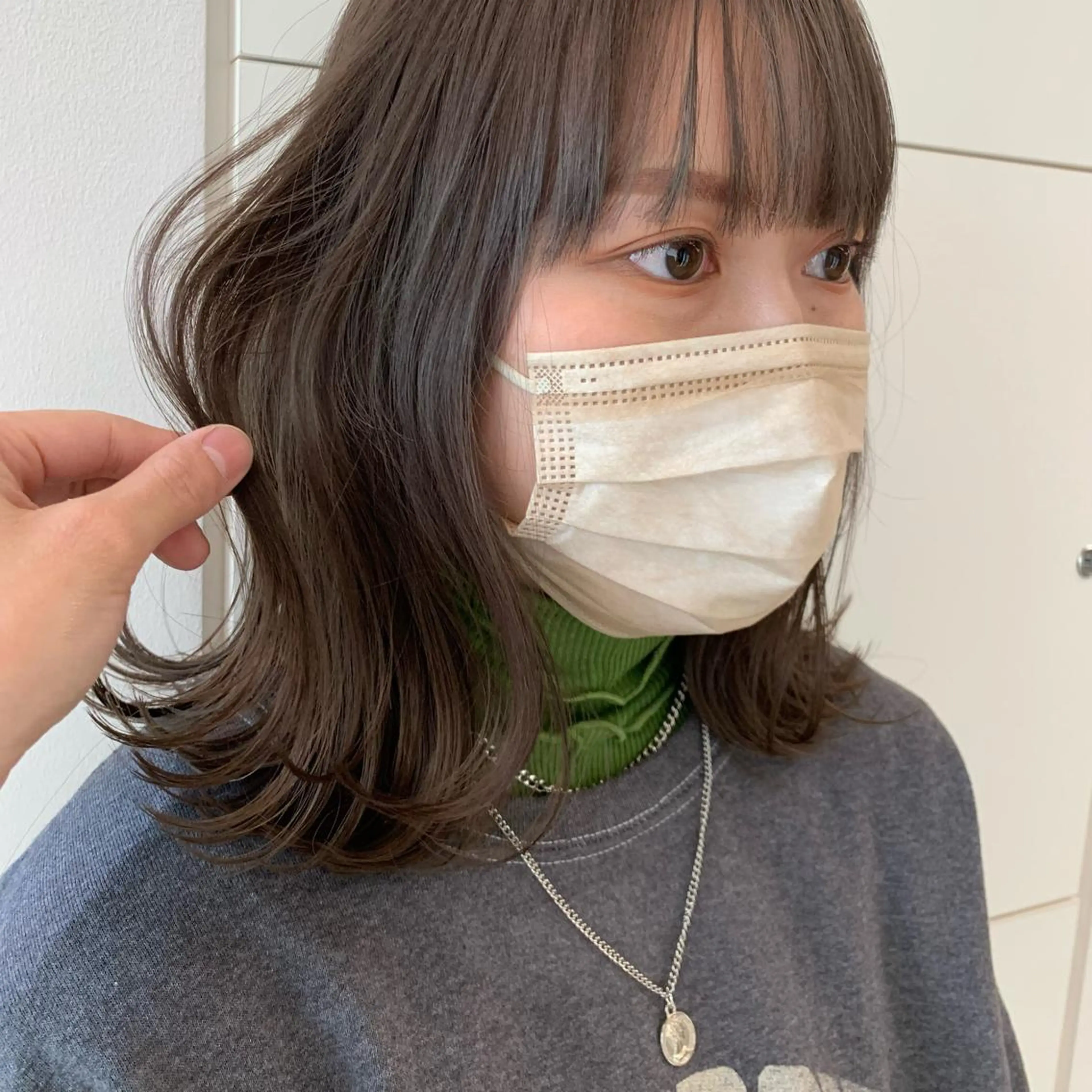 ミディアム カラー グレージュ オリーブグレージュ オリーブグレー カット ヘアカラー SiiＱbyLuca所属・鈴木 まりやのヘアスタイル