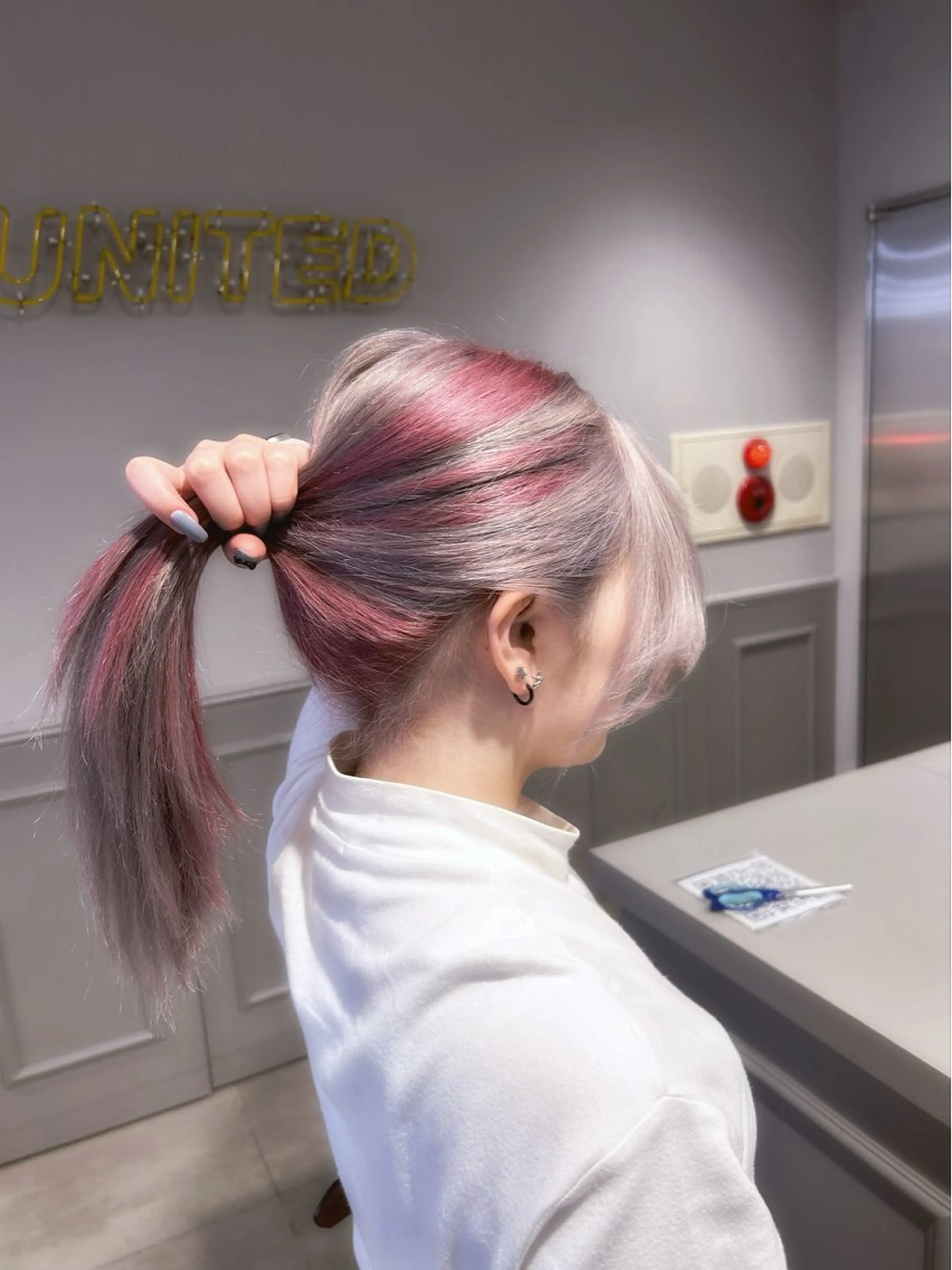 セミロング カラー ヘアカラー トリートメント 韓国ヘア暗髪 ダブルカラーメンズ可のヘアスタイル