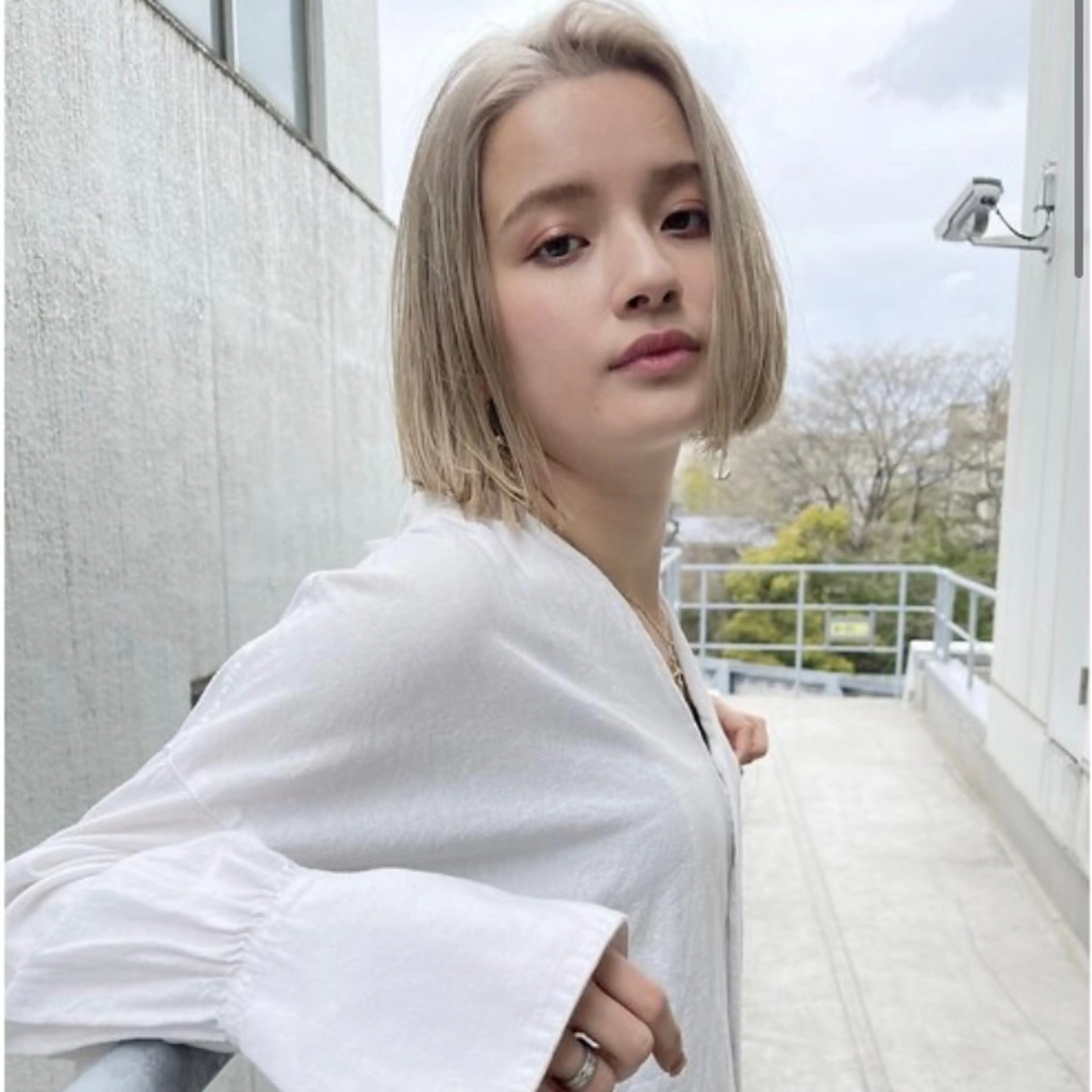 ショート カラー ベージュカラー デザインカラー ダブルカラー ハイトーンカラー イルミナカラー ヘアカラー トリートメント 心斎橋ダブルカラー ボブ/レイヤーのヘアスタイル