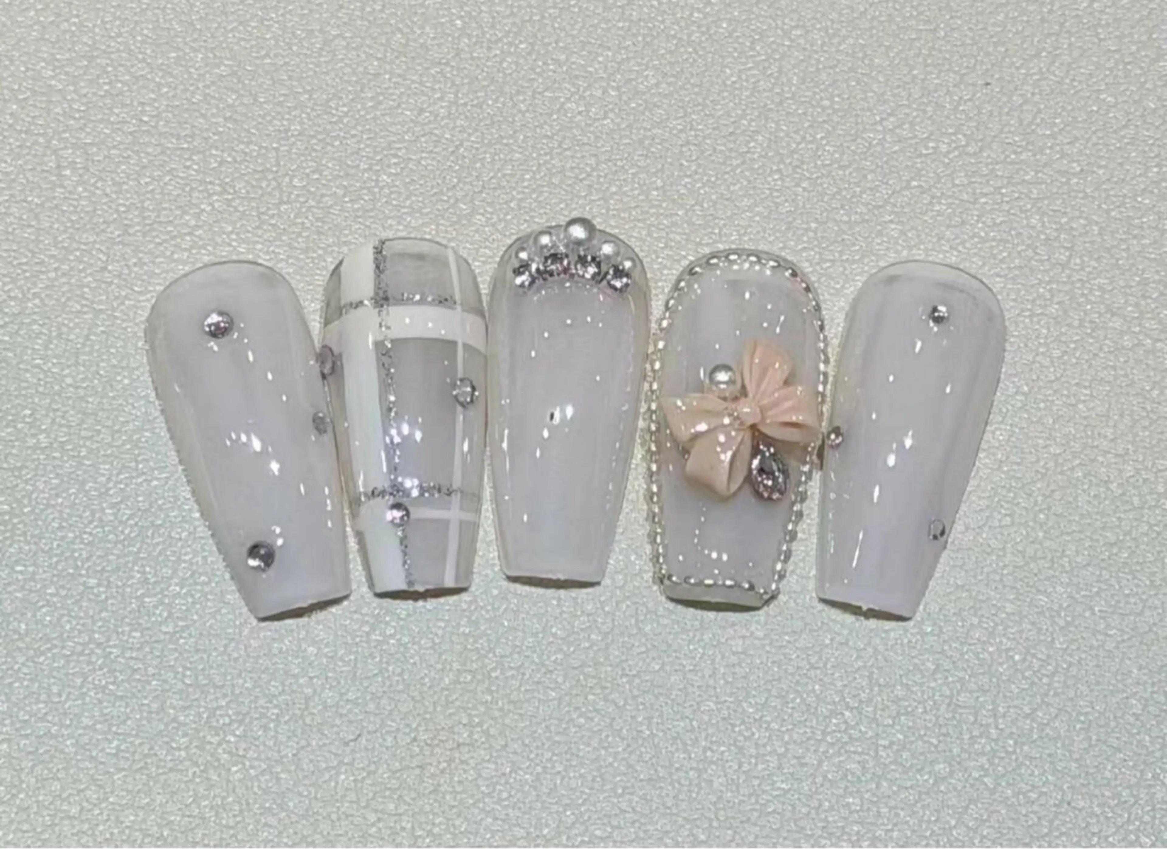 ネイル ハンドネイル CHERIR Emiのネイルデザイン