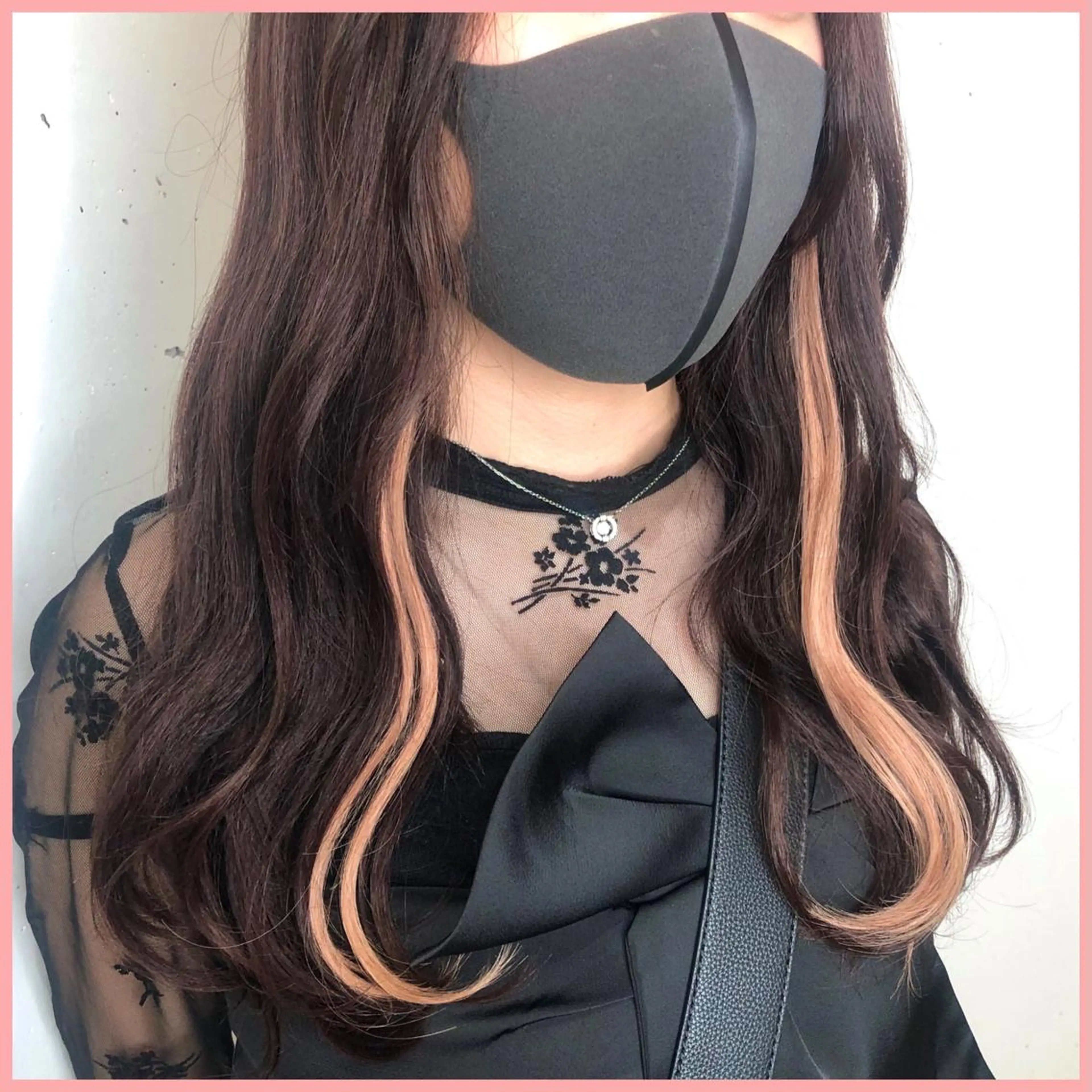 ロング カラー パーマ ヘアアレンジ 編み込みエクステ シールエクステ ベージュカラー インナーカラー ホワイトベージュ カット エクステ ヘアセット 八巻 晴香のヘアスタイル