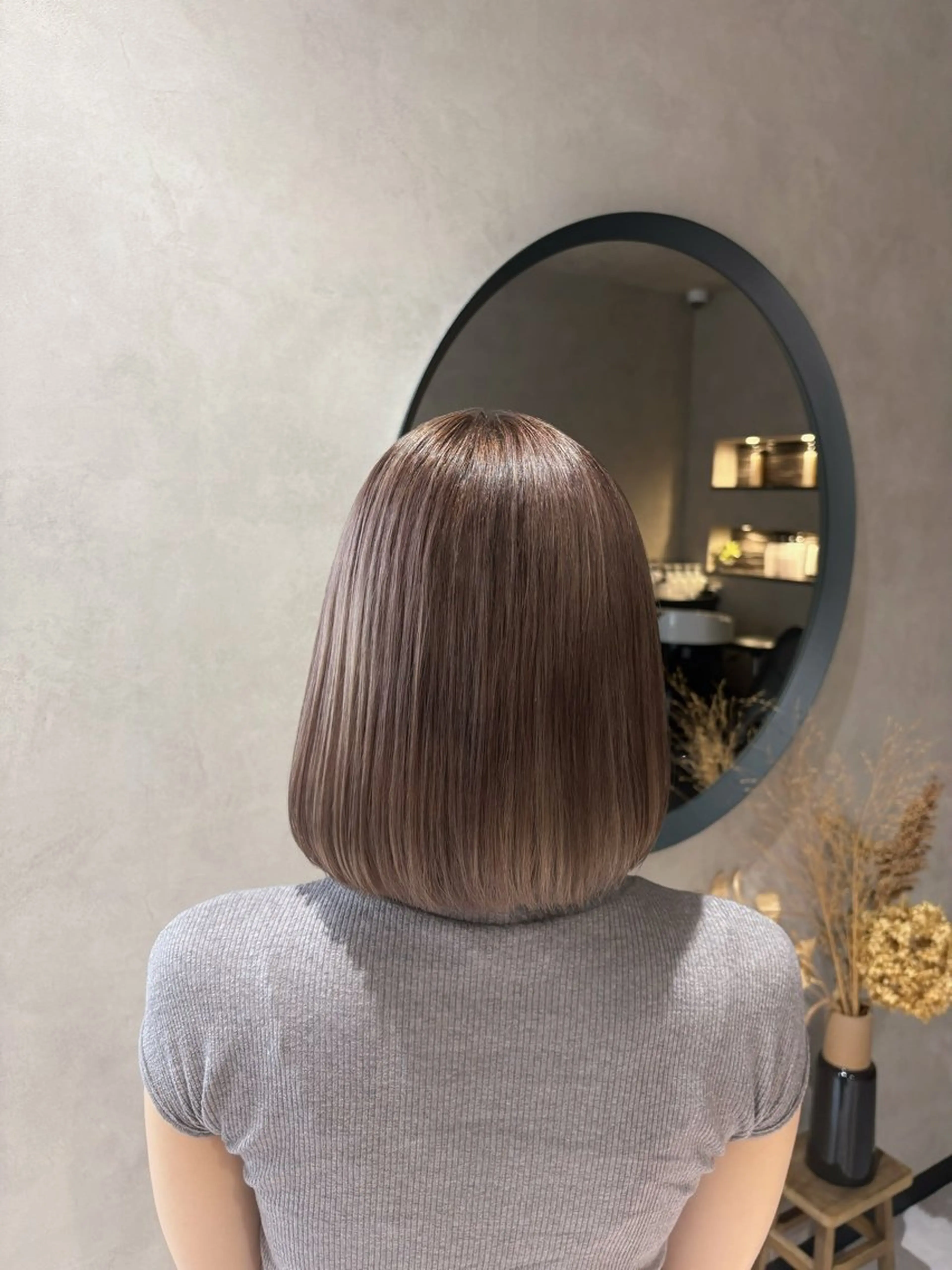 ミディアム カラー ベージュカラー ブリーチ 透明感カラー ラベンダーカラー ミルクティーベージュ 《.Xian》 アカリのヘアスタイル