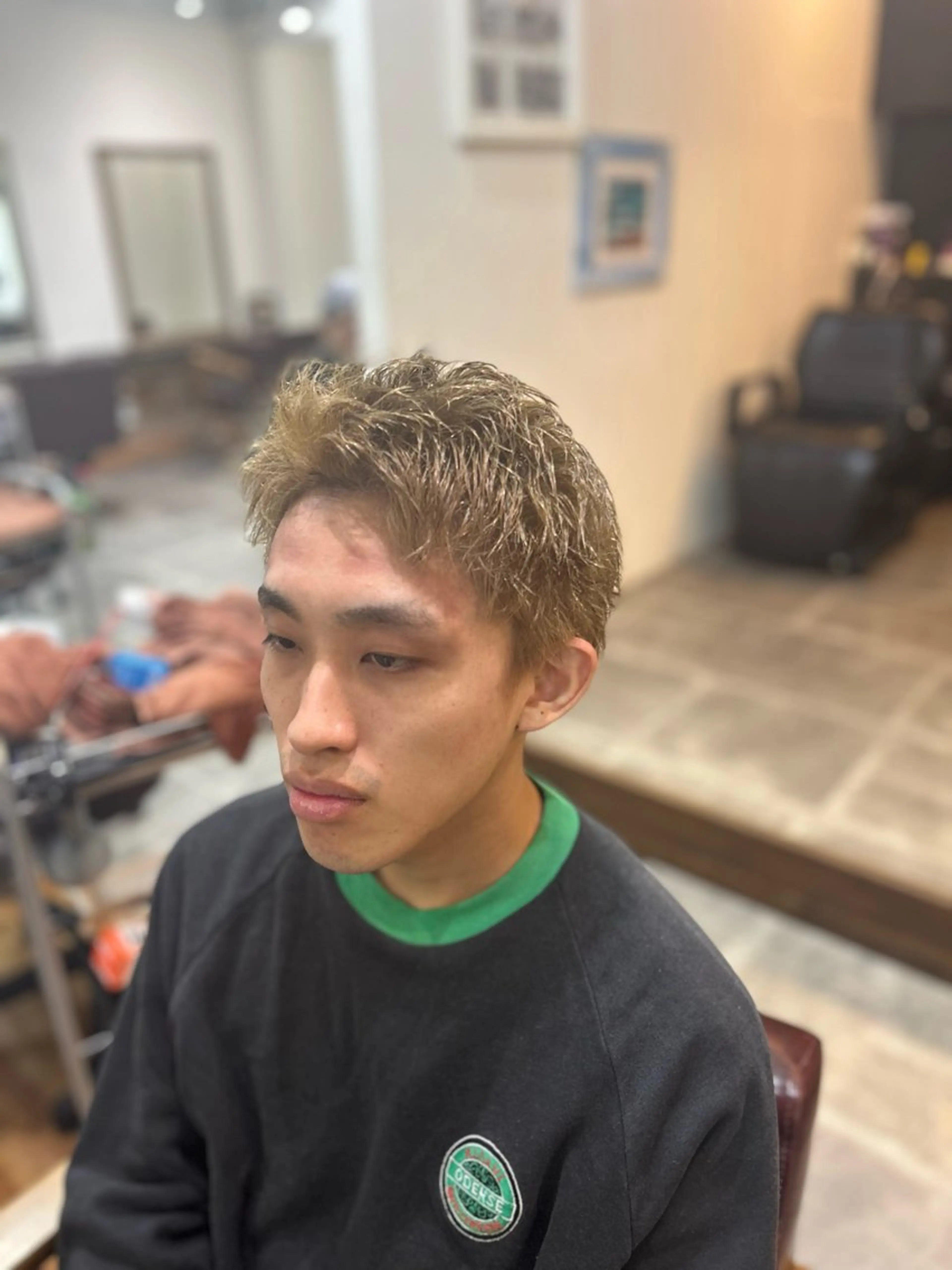 ショート カラー メンズ メンズブリーチ メンズハイライト メンズインナーカラー メンズパーマ メンズベリーショート カット ヘアカラー CECIL hair なんば店所属・メンズパーマ 艶髪☆店長☆有馬のヘアスタイル