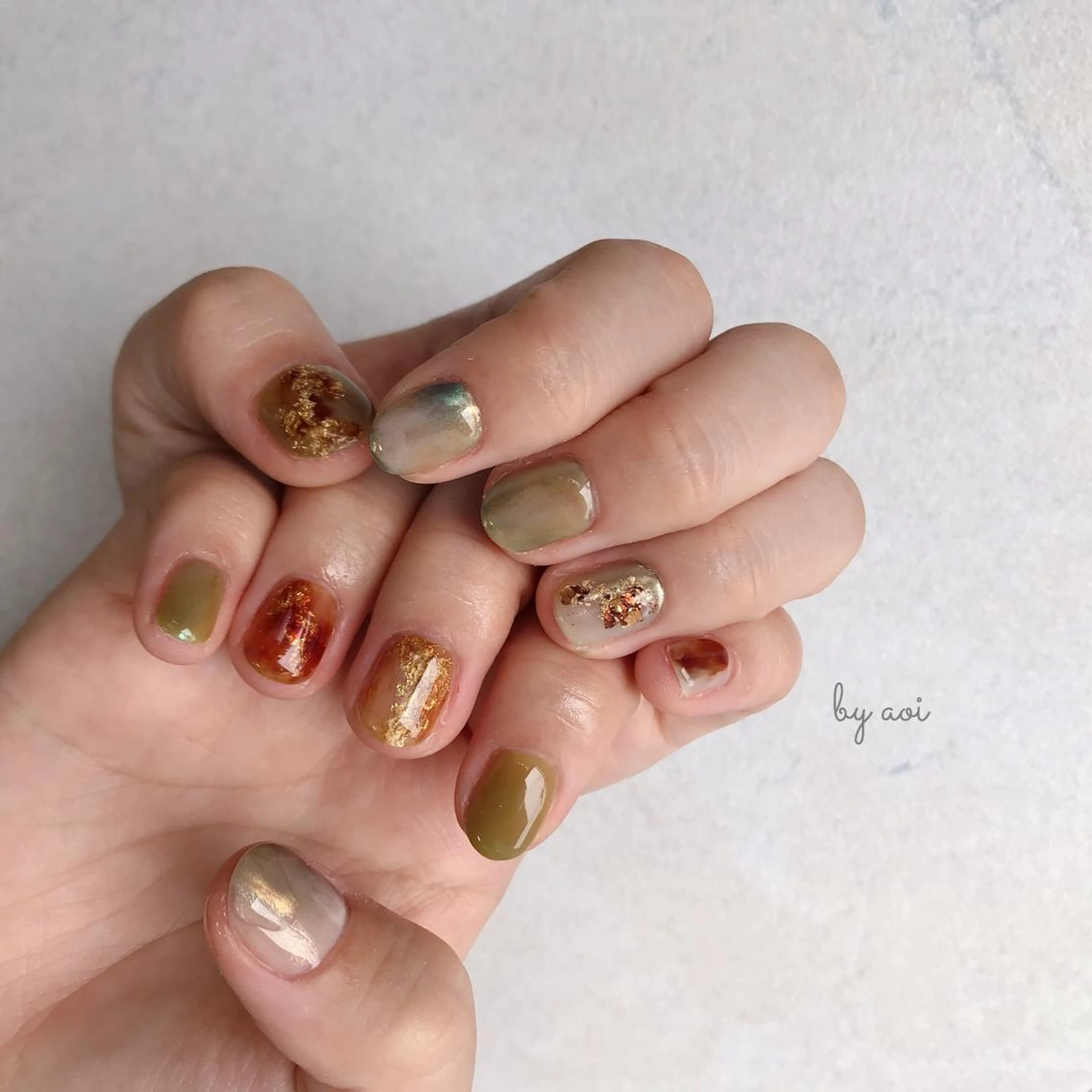 ネイル ブラウン グリーン ニュアンスネイル Utopia nail_のネイルデザイン