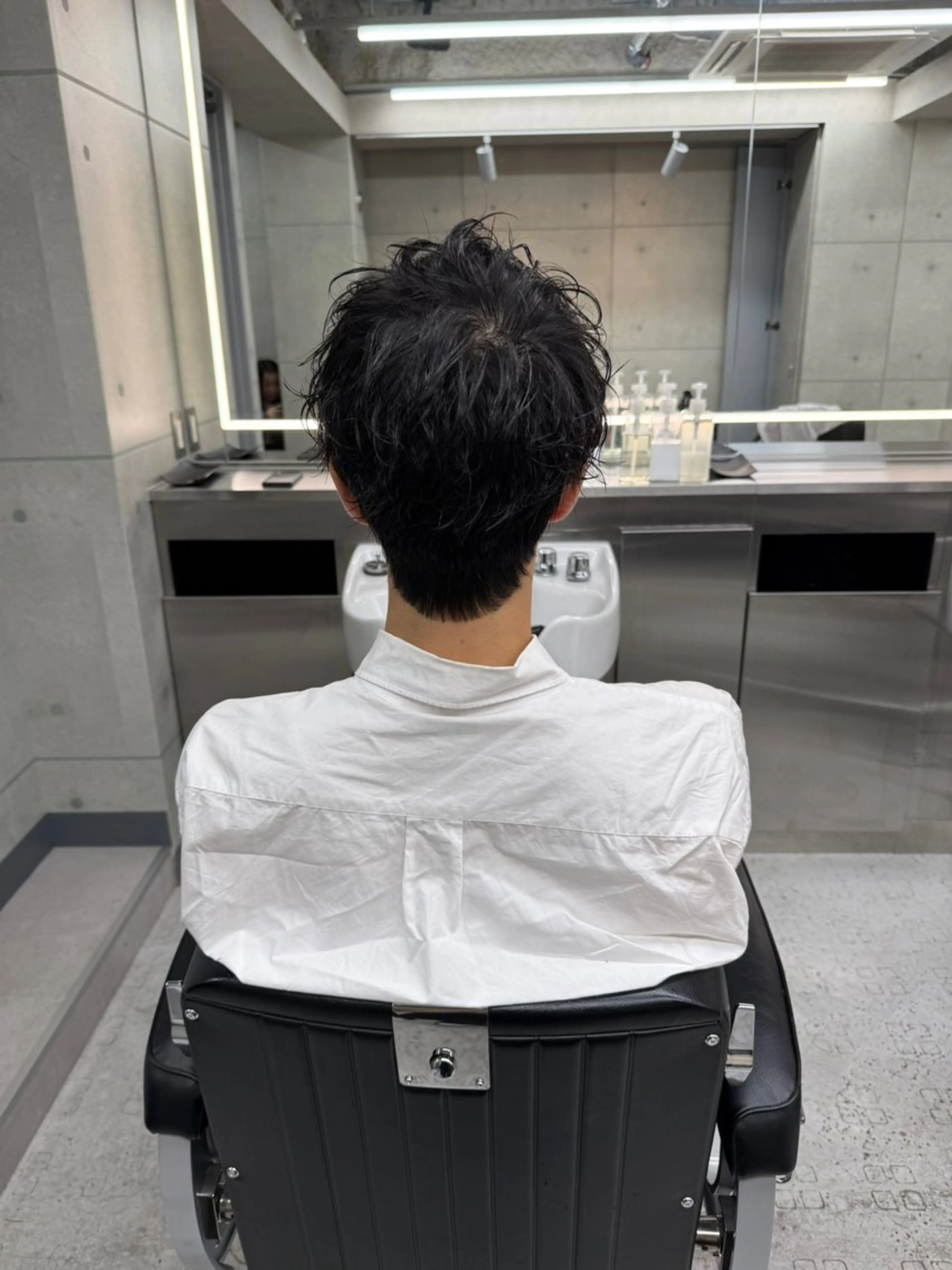 ミディアム パーマ メンズ ミディアムパーマ メンズブリーチ センターパート ダウンパーマ フェードカット CHROM TOKYO A.L.T所属・【メンズ・パーマ】 藪 清正のヘアスタイル